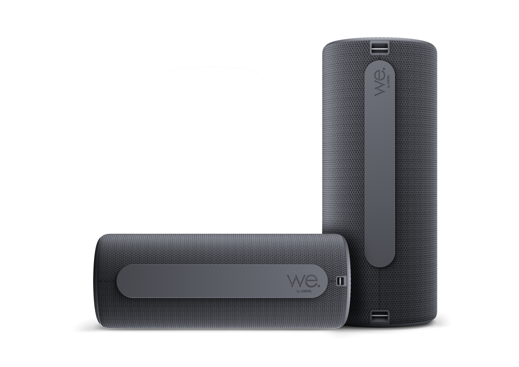 Zwei graue zylindrische Lautsprecher auf schwarzem Hintergrund. Einer aufrecht, der andere horizontal. Beide USB-Anschluss.