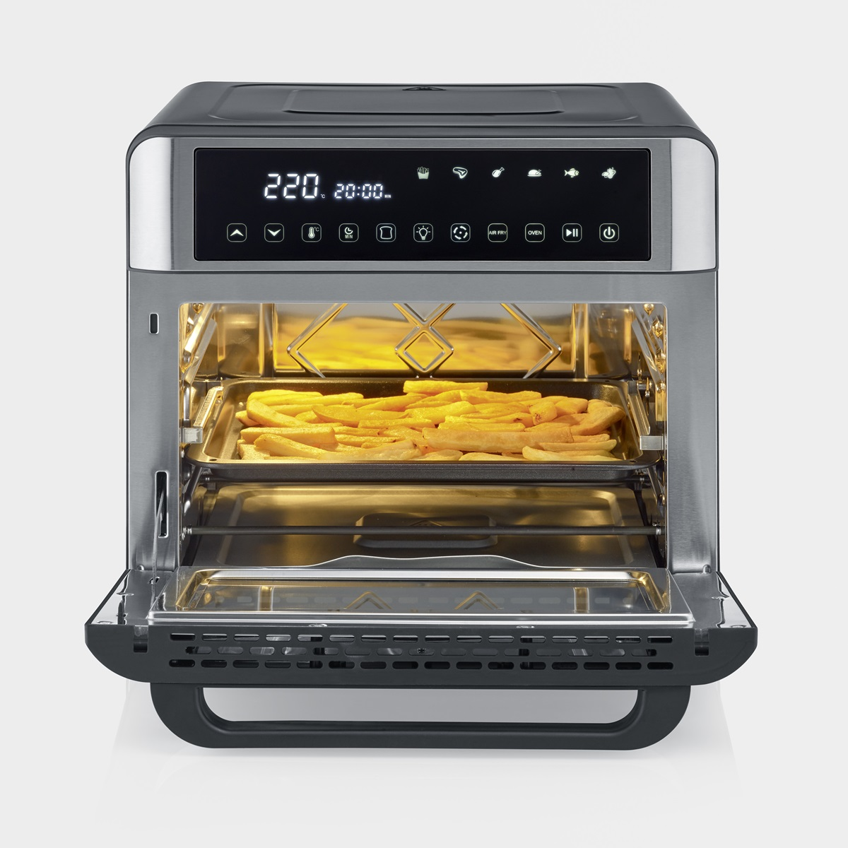 Een heteluchtfriteuse met een open deur, met frites erin, met digitaal display.