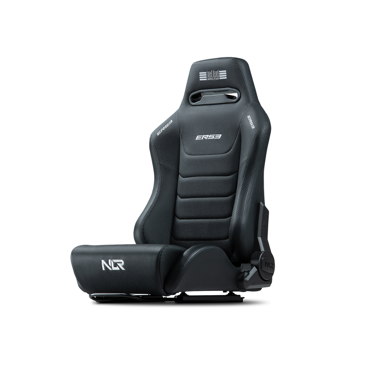 Asiento de carreras negro sobre fondo blanco. El asiento tiene el nombre de la marca y ERSA está escrito en él.