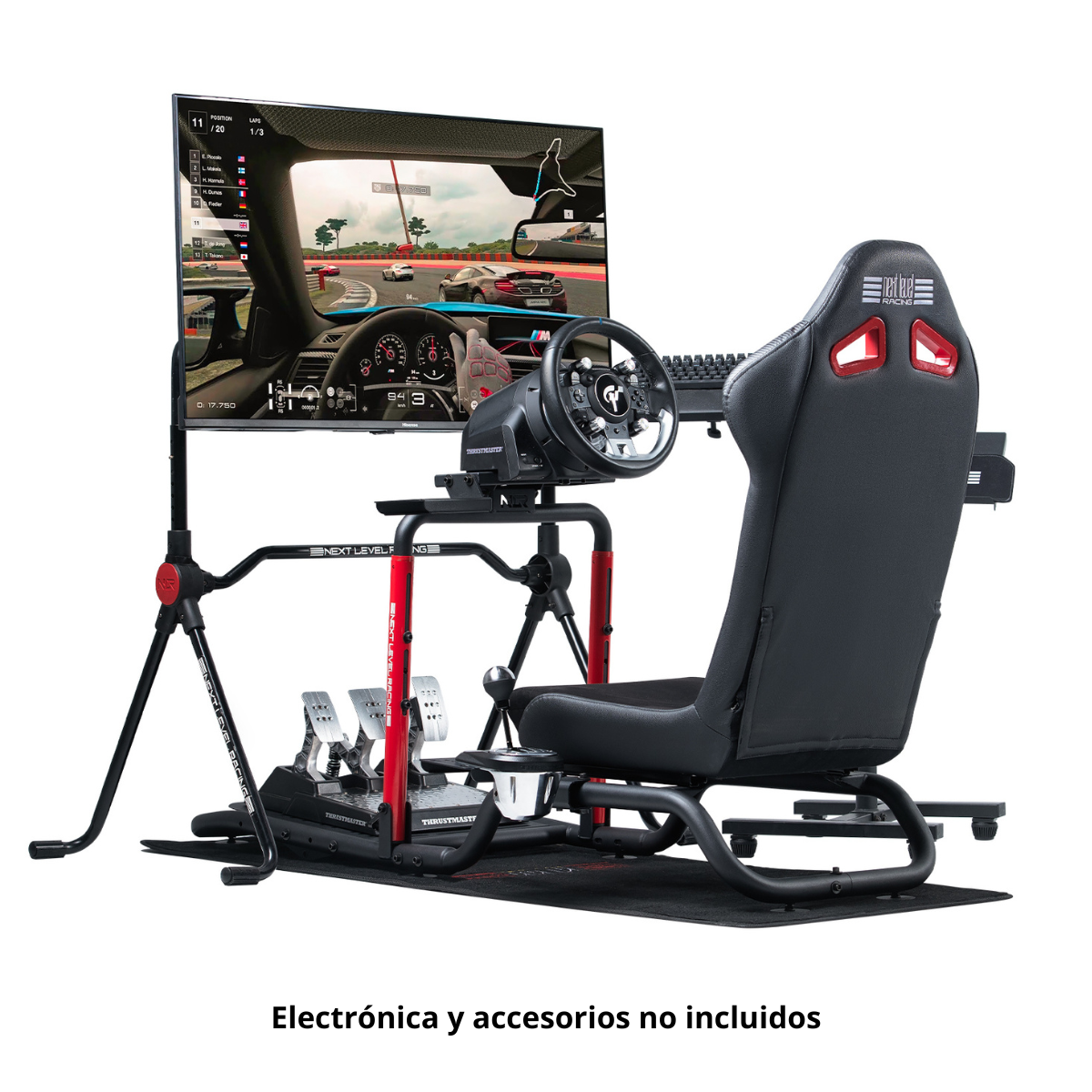 Ein Rennsimulator-Setup mit Bildschirm, Lenkrad, Pedalen und Sitz.