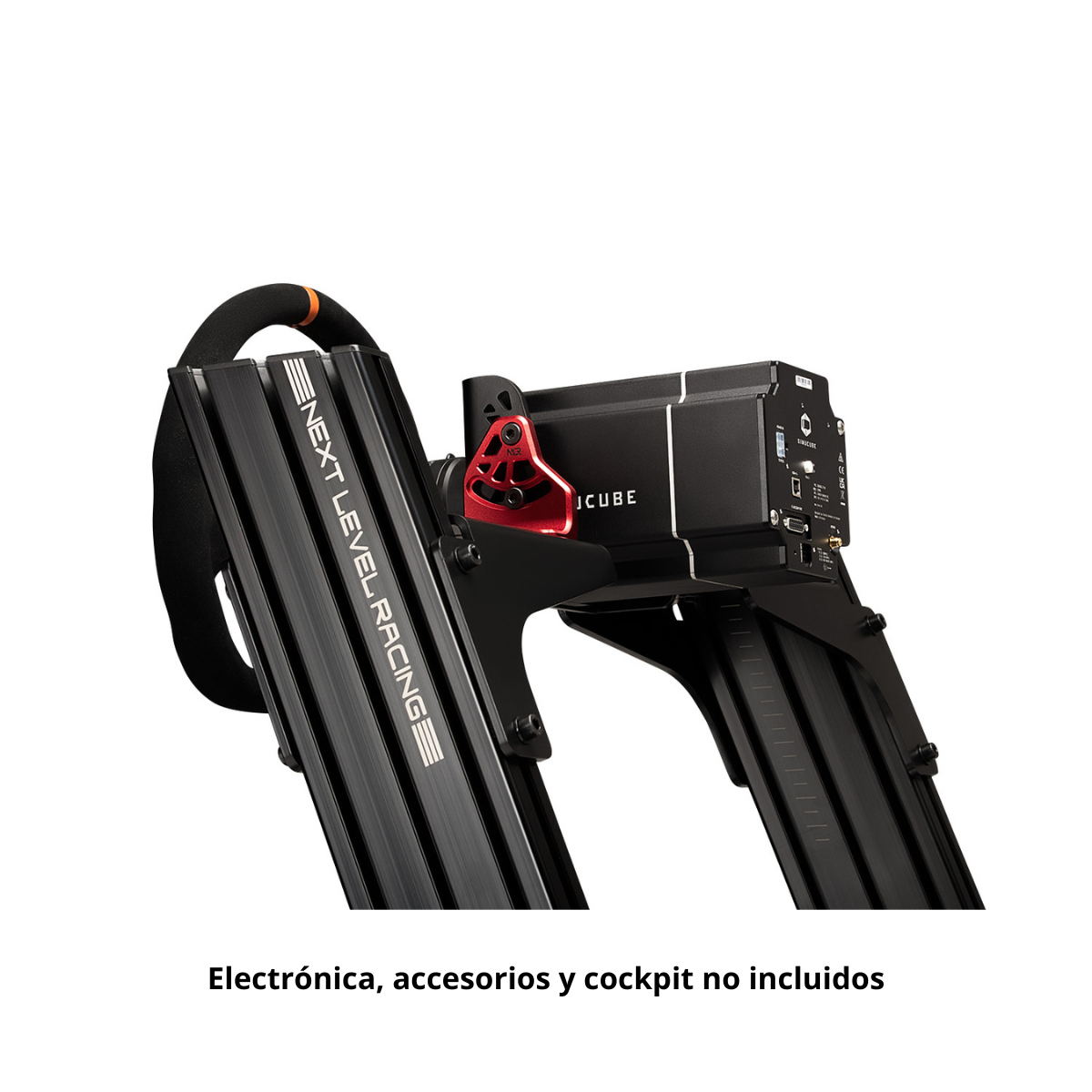 Cabina de carreras que muestra un volante, una caja negra y una parte roja. Texto en la parte inferior.