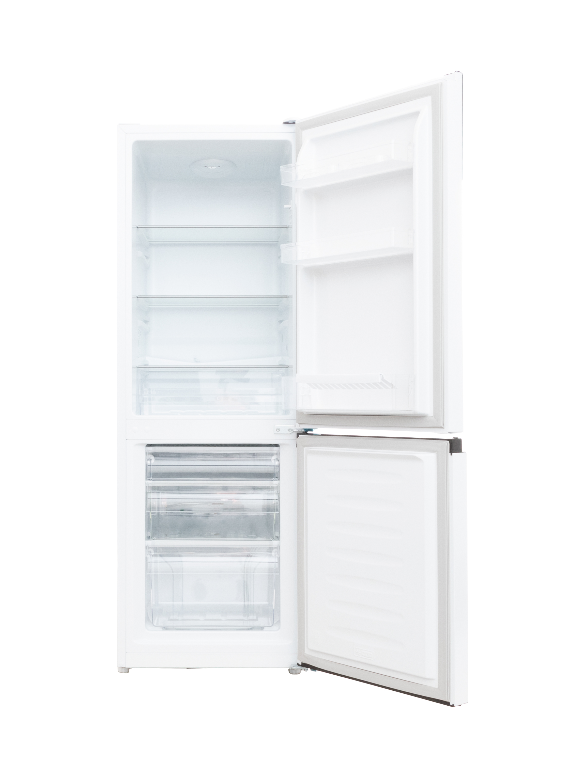 Intérieur d'un réfrigérateur blanc ouvert, montrant des étagères et des tiroirs, isolé sur fond blanc.