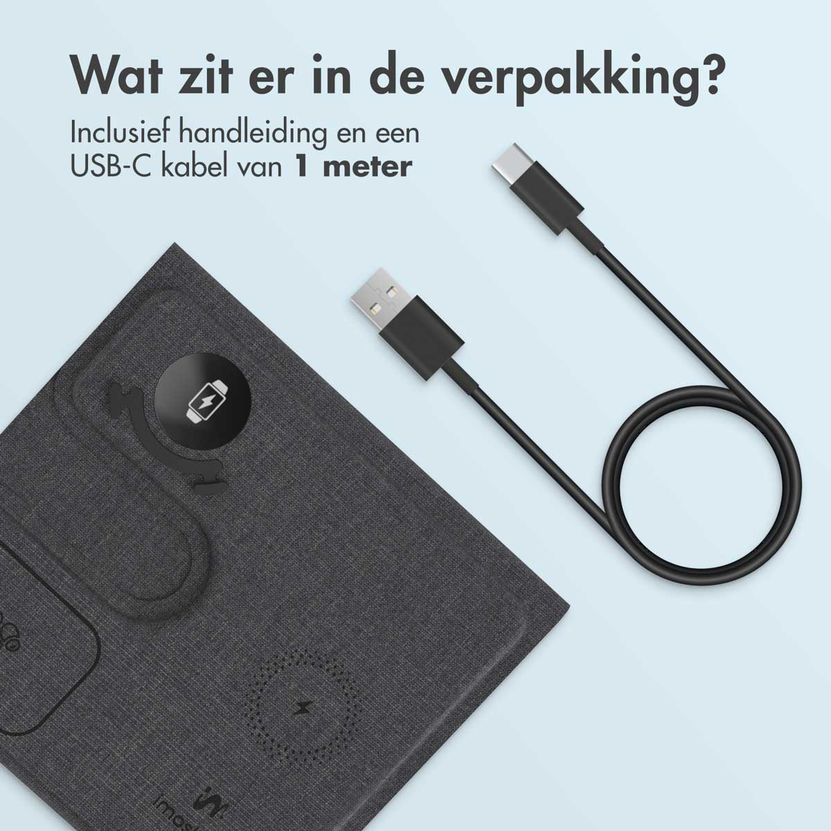Een USB-C-kabel en een grijze pad met een oplaadspoel.