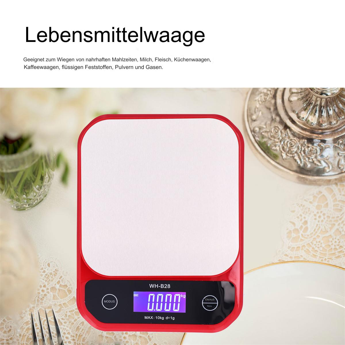 Rote und weiße digitale Küchenwaage mit Essen auf weißer Oberfläche. Enthält Text auf Deutsch. Silberne Utensilien.