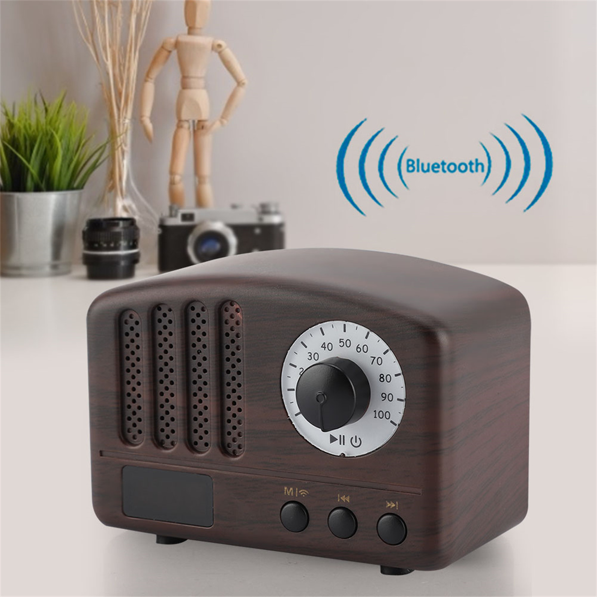 Ein braunes Holzradio mit Bluetooth-Symbol.