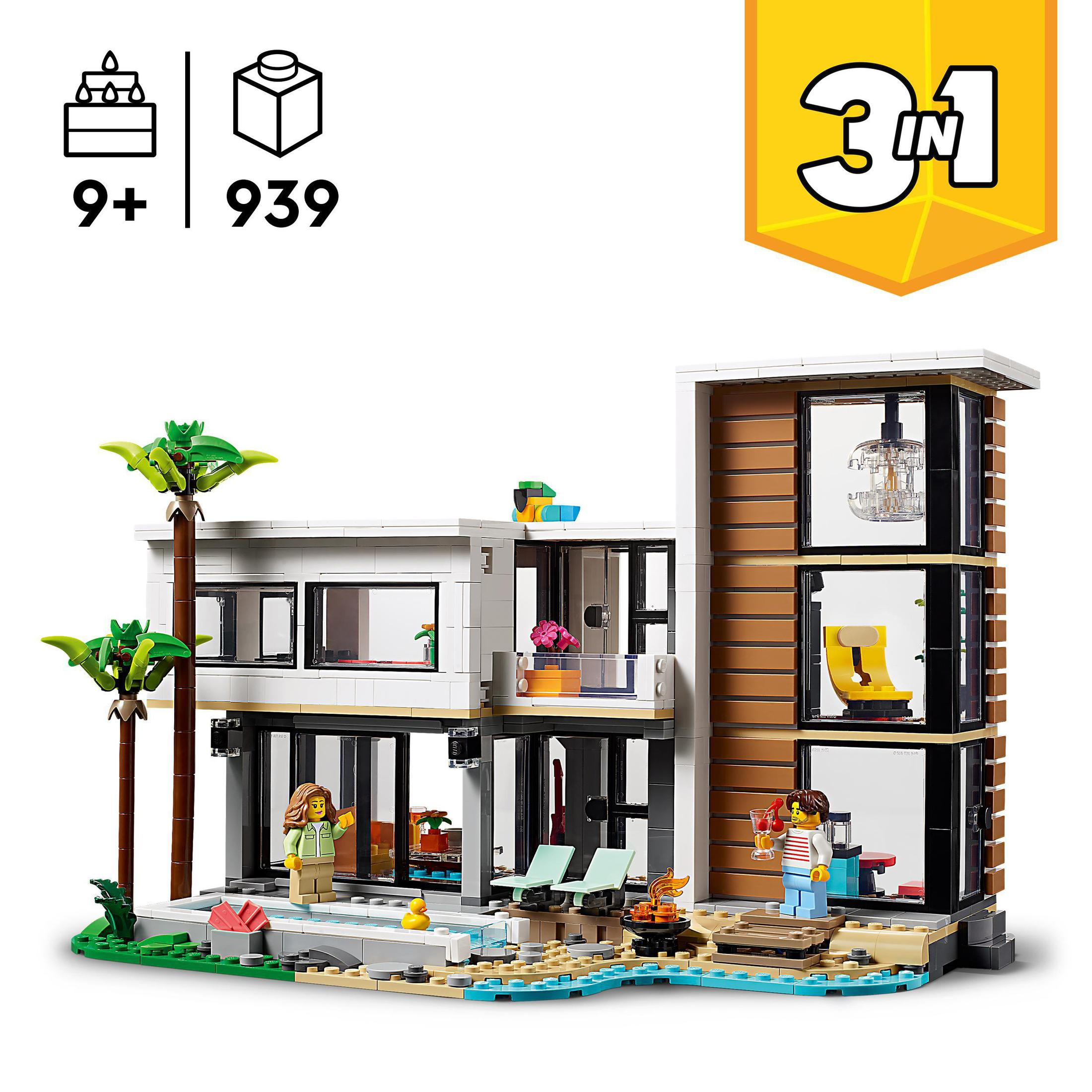 Havuzlu modern bir evin Lego seti. Evin etrafında insan figürleri. Palmiye ağaçları.
