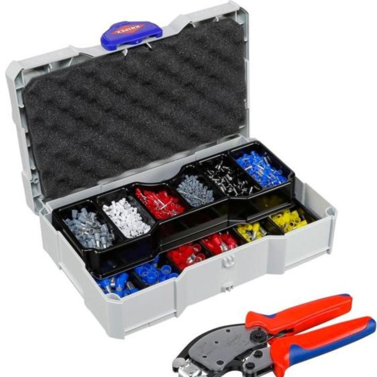 Caja de herramientas abierta con terminales y herramienta de crimpado con mangos rojo y azul, blanco.