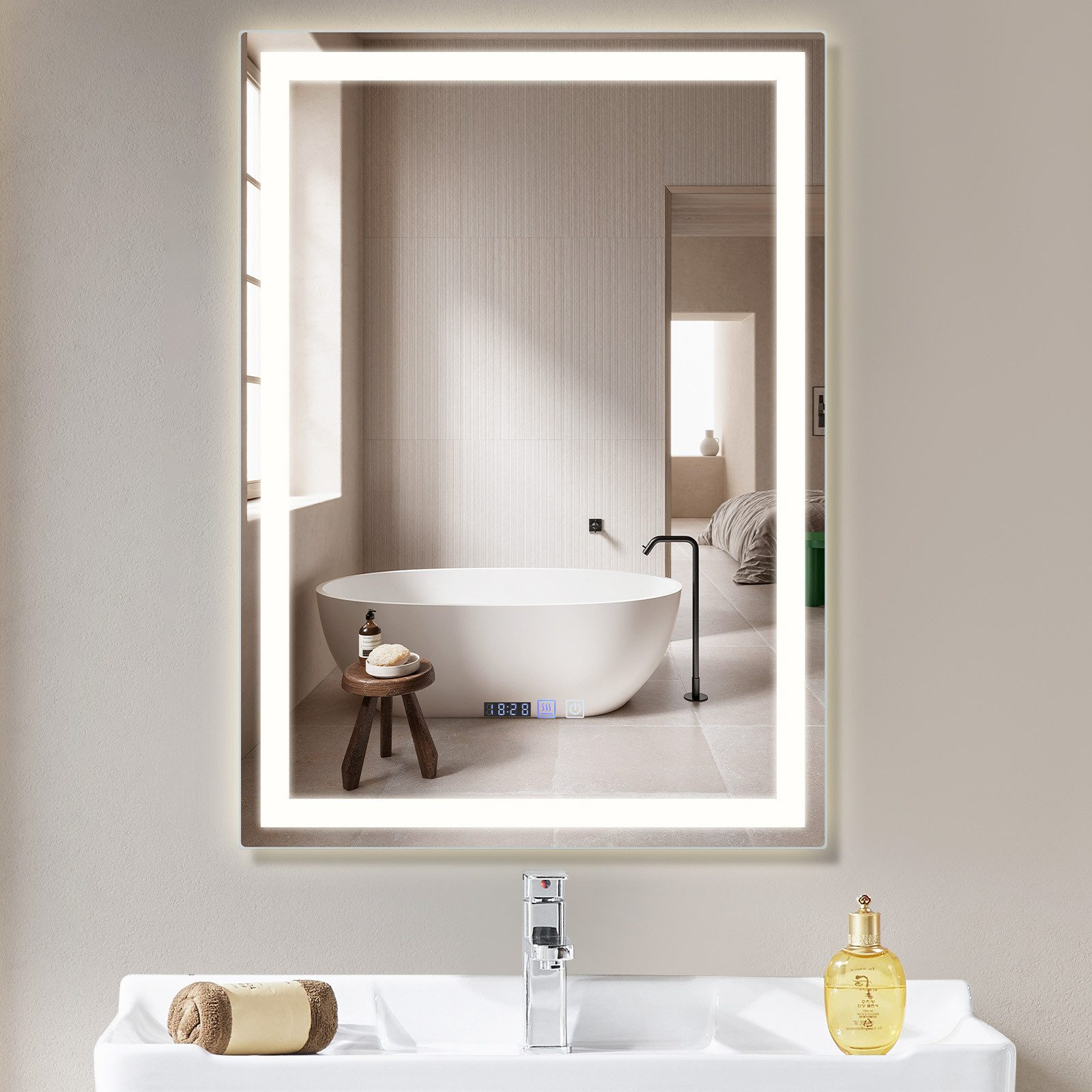 Podświetlane lustro, prostokątne z białą ramą. Scena łazienkowa: wanna, stołek, produkty. Neutralna paleta kolorów, nowoczesny design.