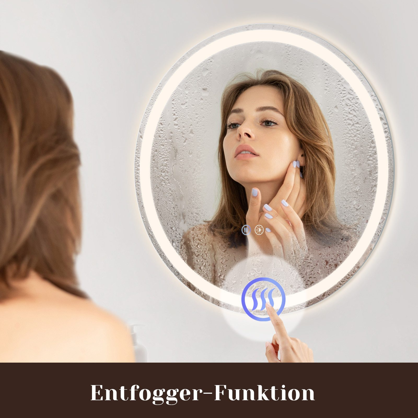 Kobieta dotykająca twarzy przed okrągłym lustrem z funkcją odparowywania.