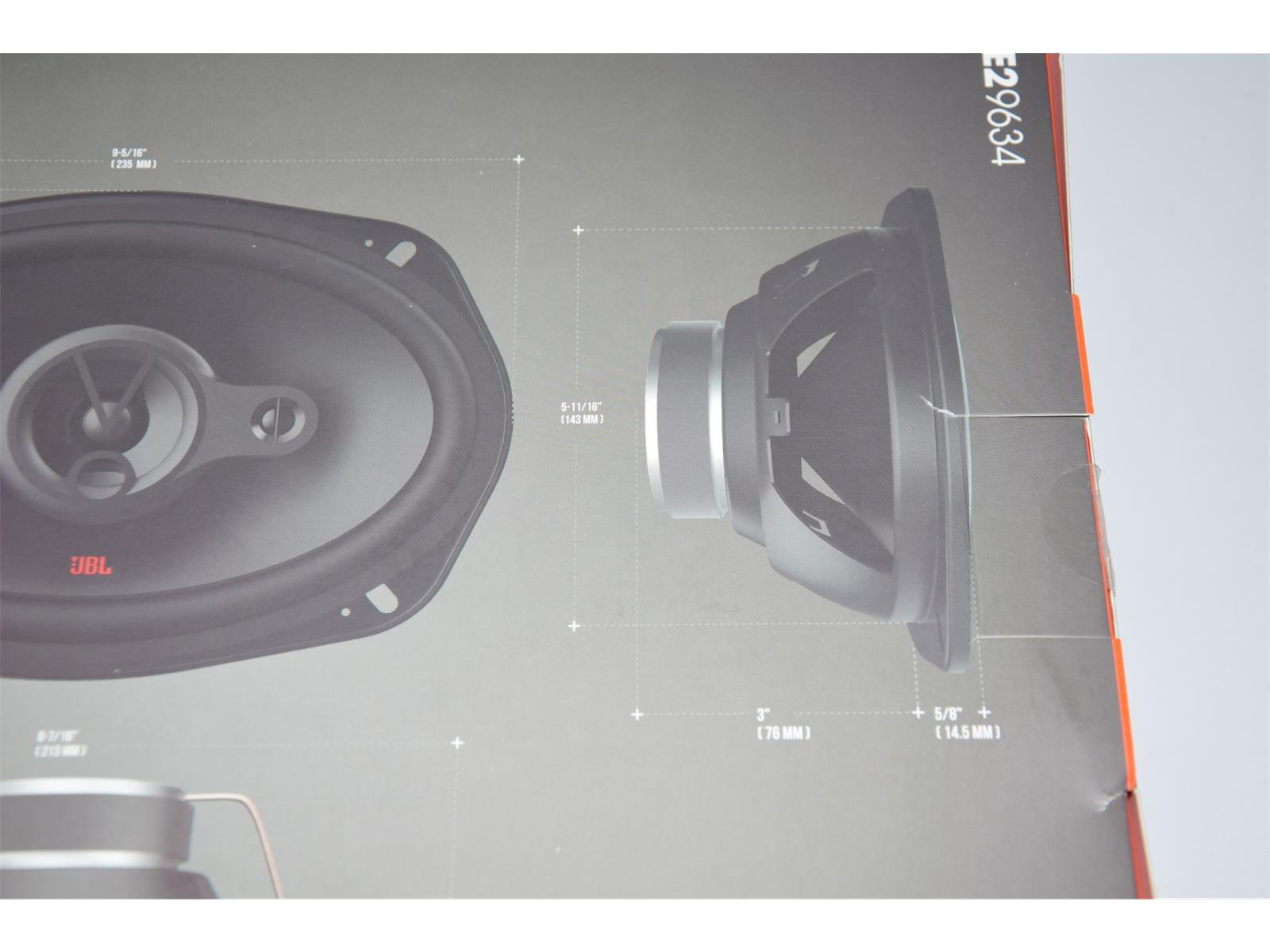 Une enceinte avec ses dimensions, montrant une vue latérale de l'enceinte.