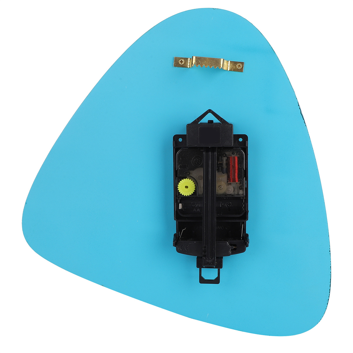 Rückseite einer blauen dreieckigen Uhr mit schwarzem Mechanismus und goldenem Haken zum Aufhängen.