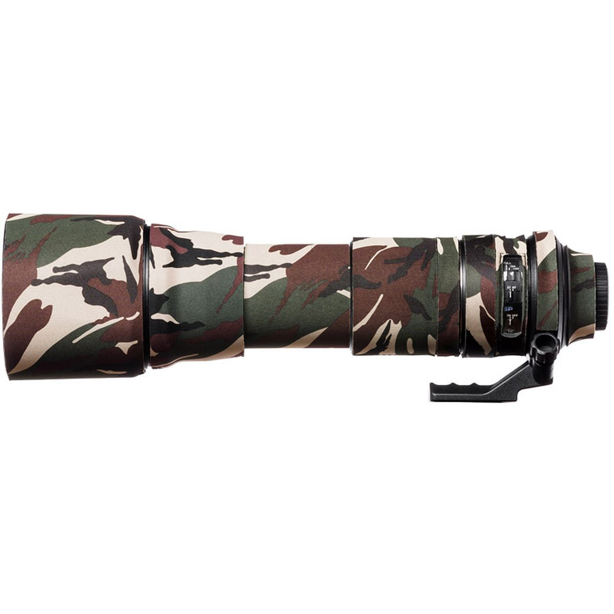 Camouflage-Objektiv mit schwarzem Griff, isoliert auf Weiß.