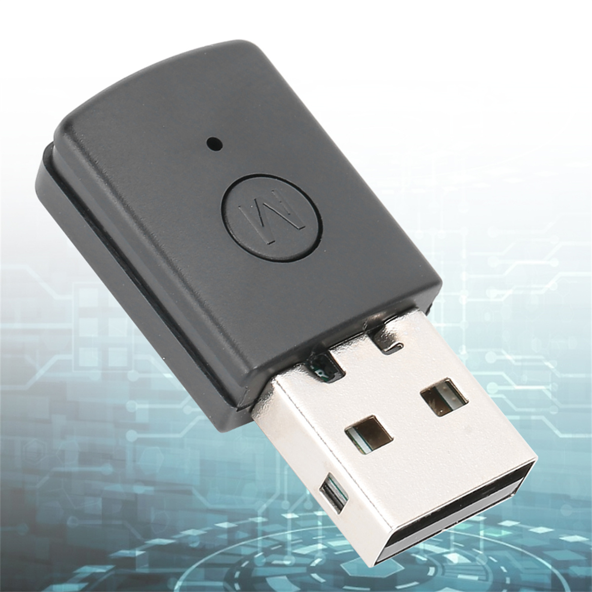 Schwarzer USB-Stick mit silbernem USB-Anschluss auf blauem Hintergrund.