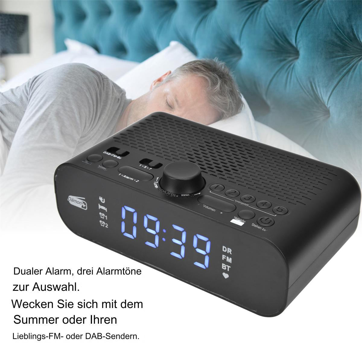 Schwarzer Wecker mit Digitalanzeige, die die Zeit anzeigt.