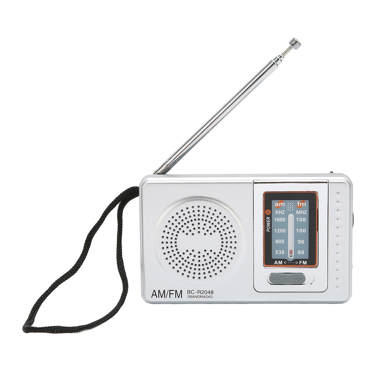 Silbernes AM/FM-Radio mit Antenne und schwarzem Riemen. Das Radio hat einen Lautsprecher.