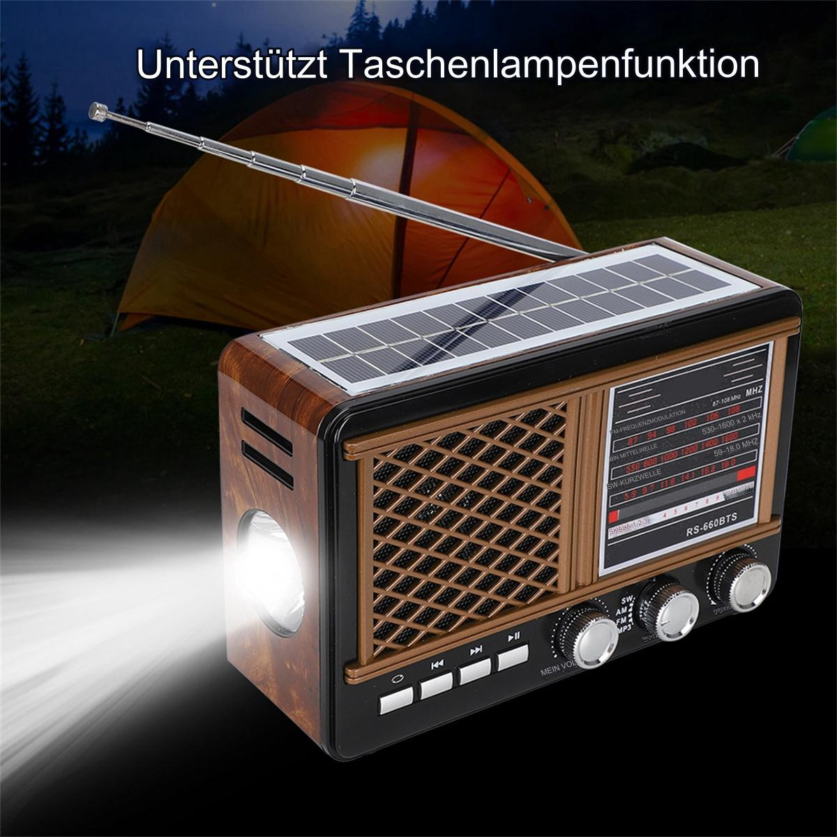 Ein braunes Holzradio mit Solarpanel. Es hat eine Taschenlampe und Bedienelemente vorne.