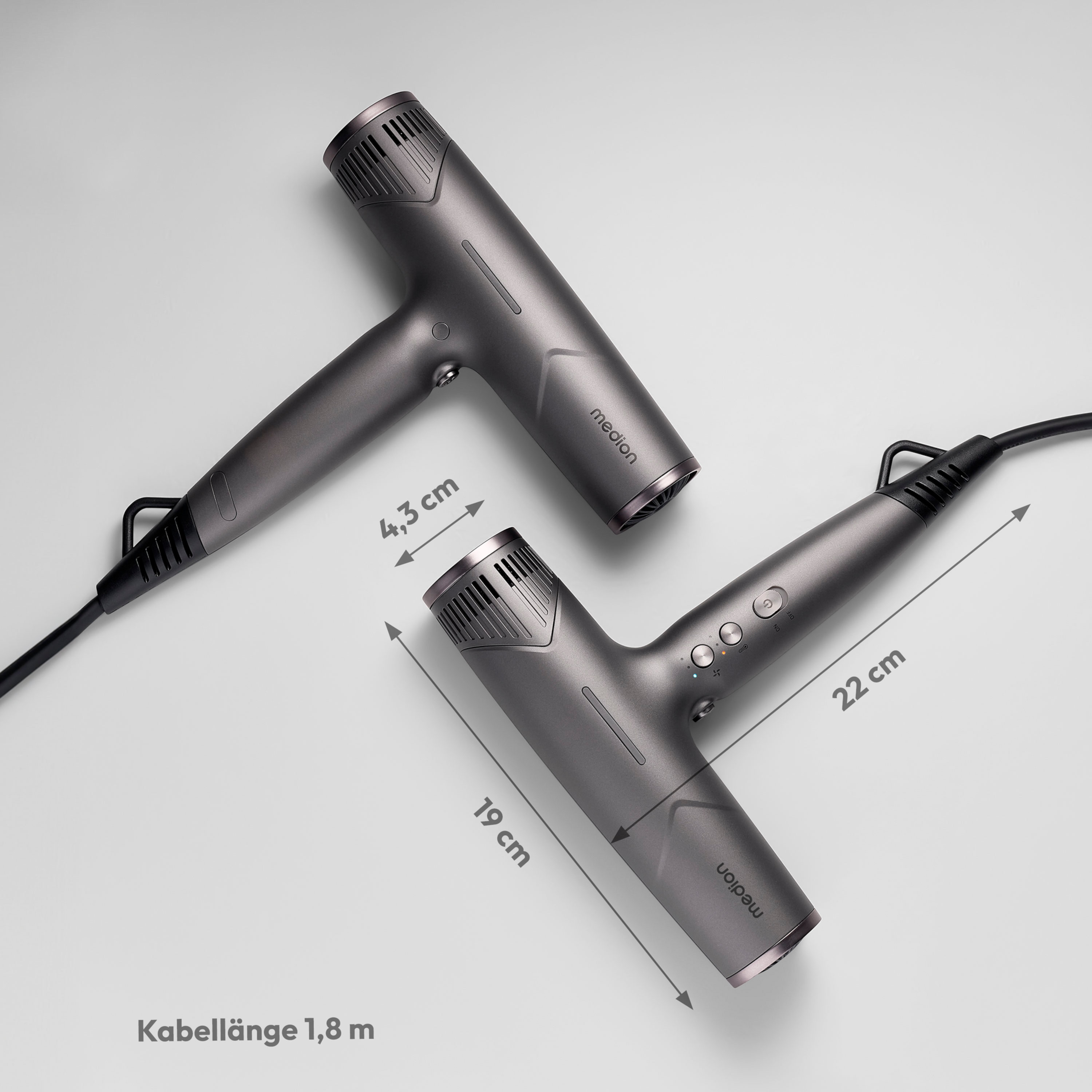 Dwie szare suszarki do włosów z wymiarami. Długość kabla 1,8 m.
