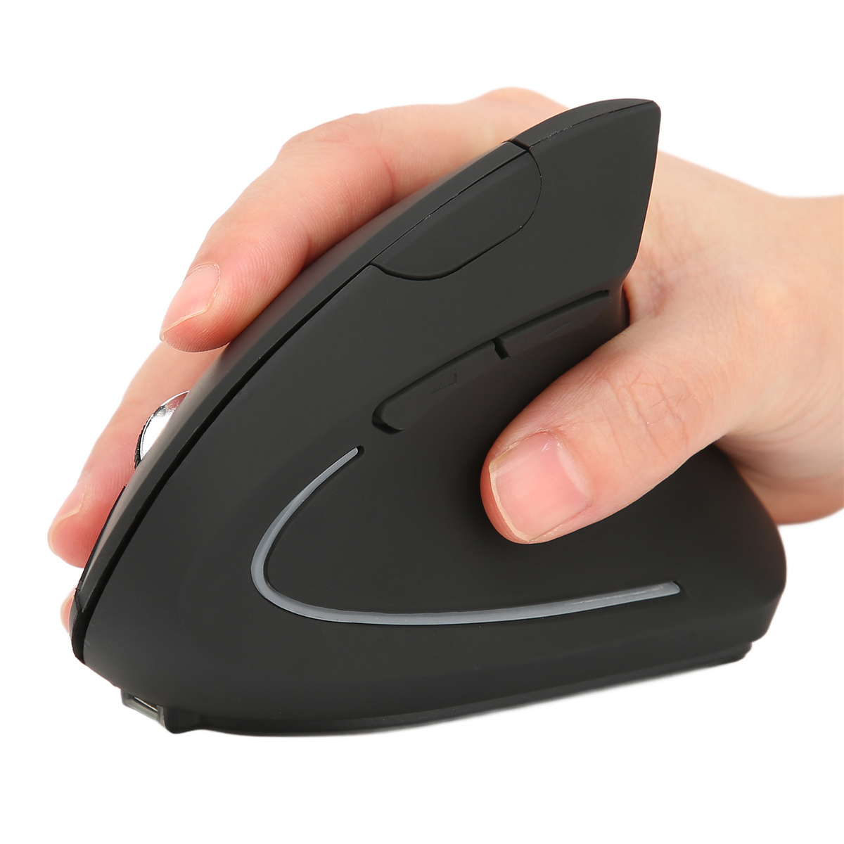 Eine schwarze, vertikale ergonomische Maus, die in einer Hand gehalten wird. Die Maus hat zwei Tasten.