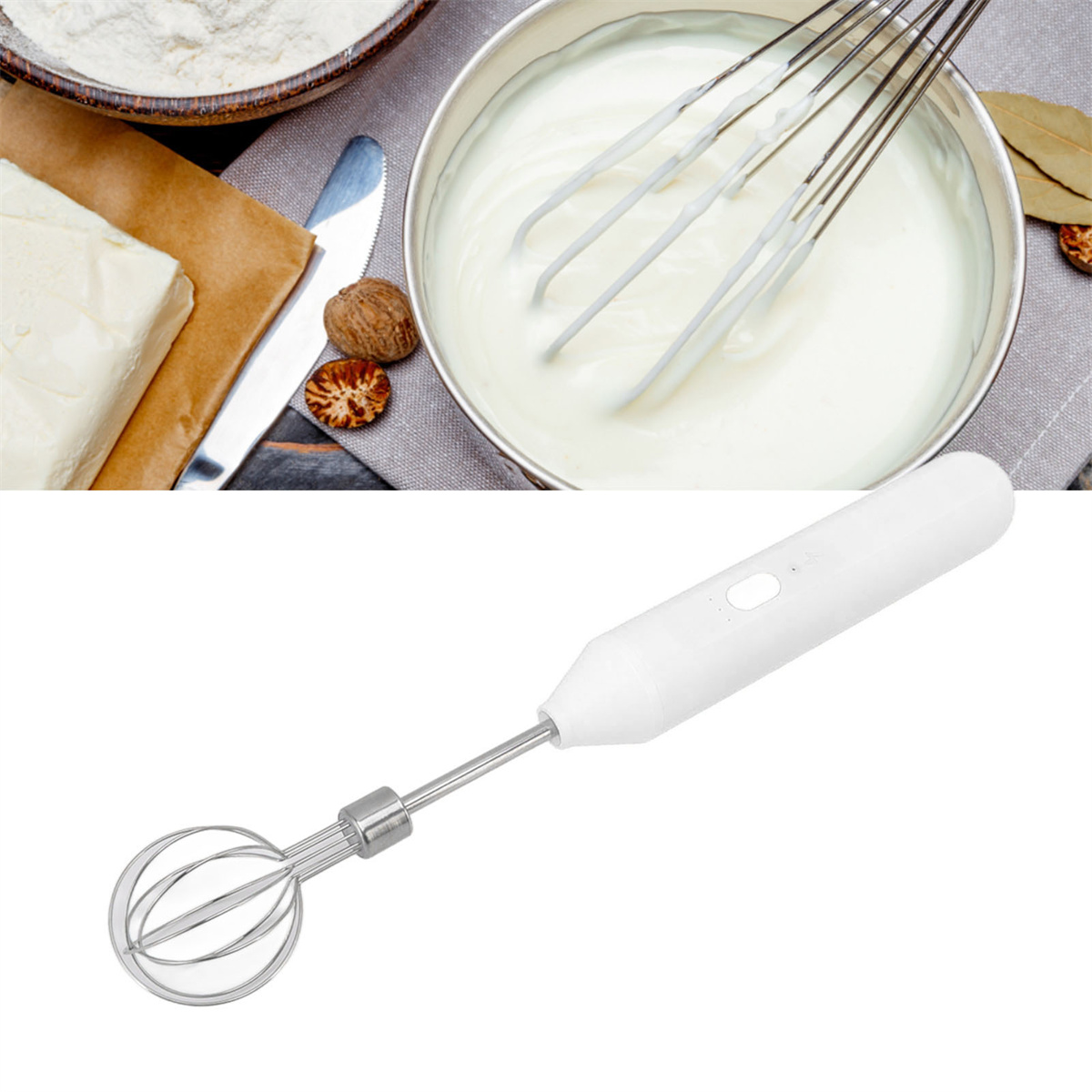 Zutaten auf einer Oberfläche: Schüssel mit Sahne, Schneebesen, Butter, Muskatnuss und Messer.