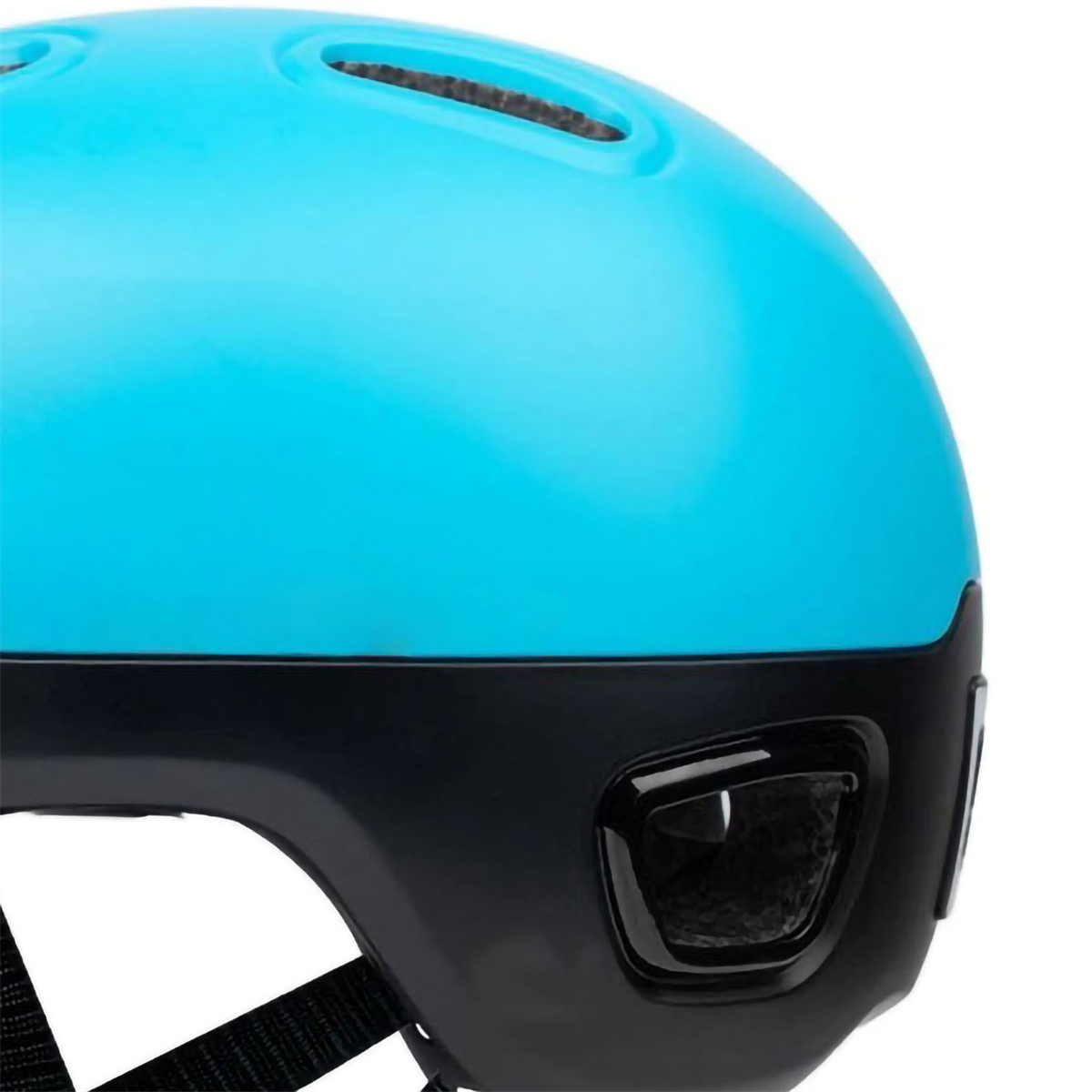 Blau-schwarzer Fahrradhelm. Oben blau, unten schwarz. Belüftungsöffnungen an den Seiten, geschwungenes Design.