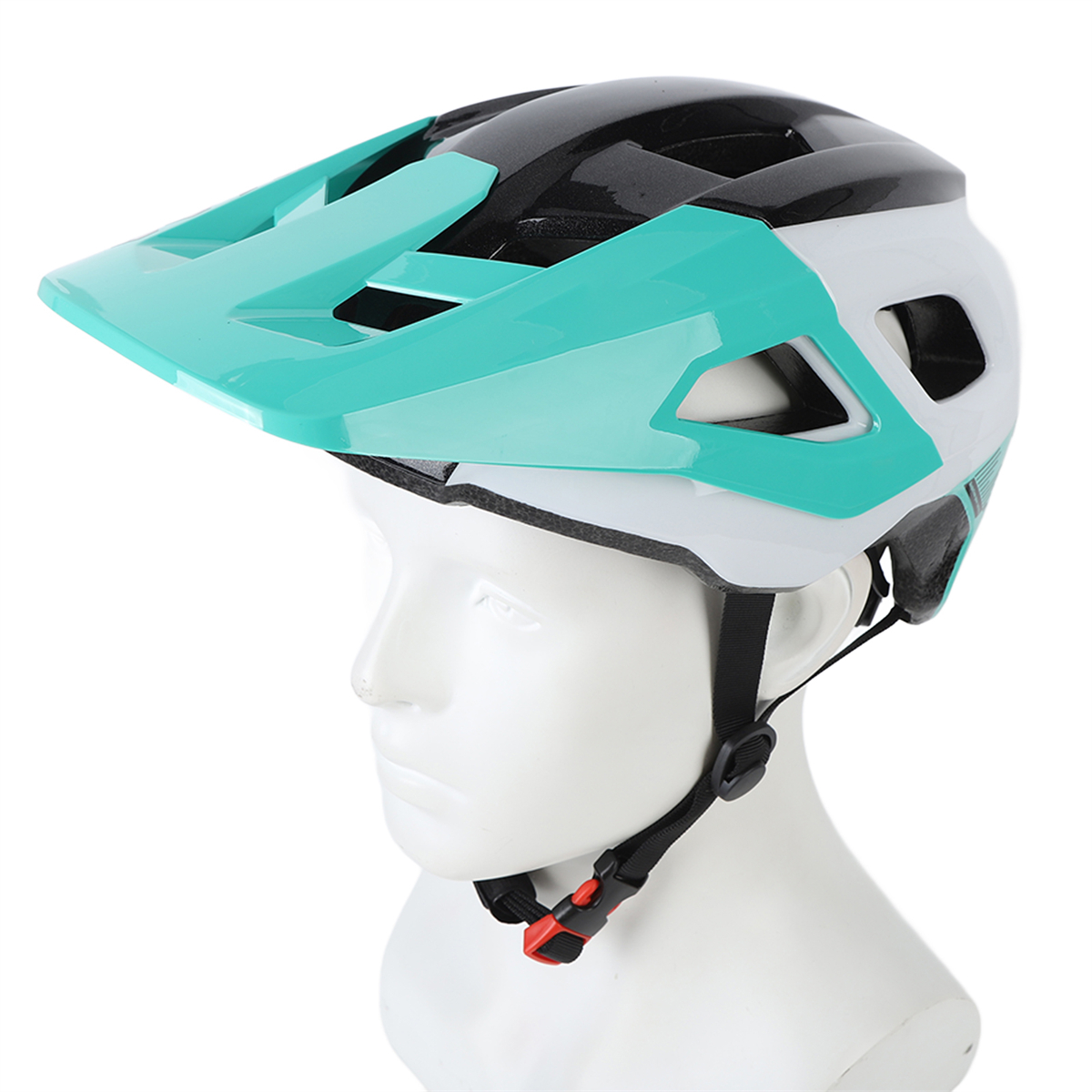 Ein weiß-türkisfarbener Fahrradhelm auf einem Schaufensterpuppenkopf. Der Helm hat ein Visier.