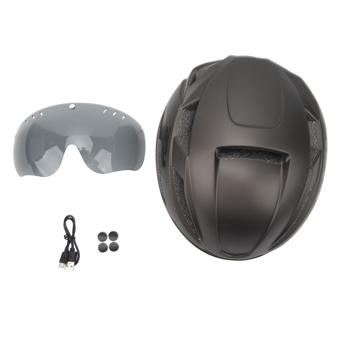 Schwarzer Fahrradhelm mit Visier, USB-Kabel und Ohrstöpseln.