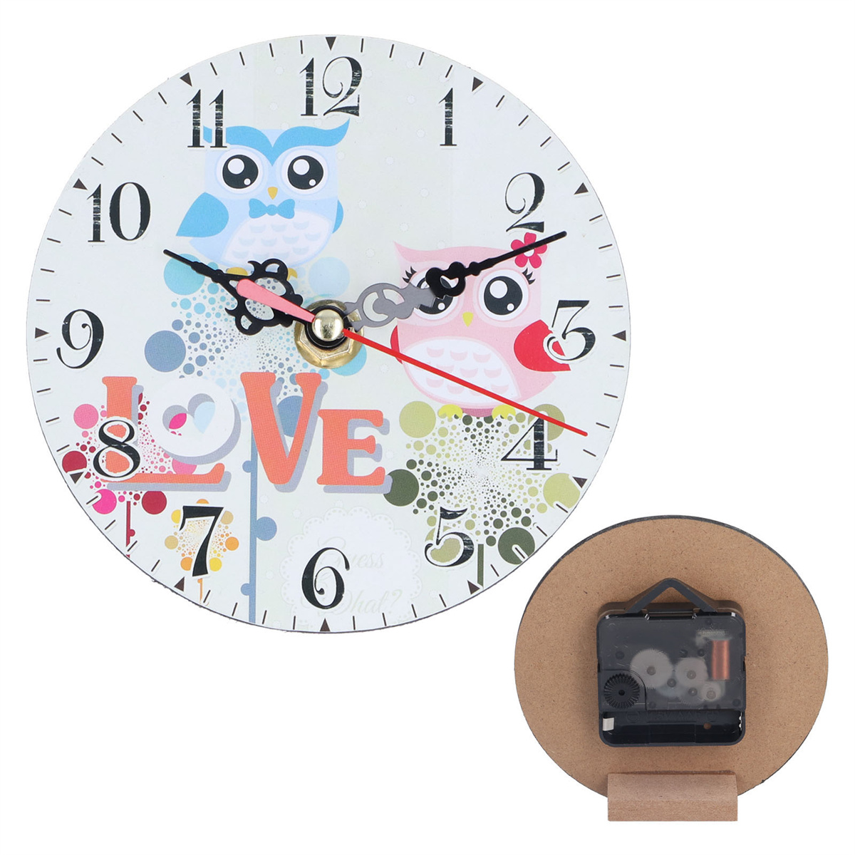 Eine runde Uhr mit Eulen und dem Wort LIEBE wird gezeigt.