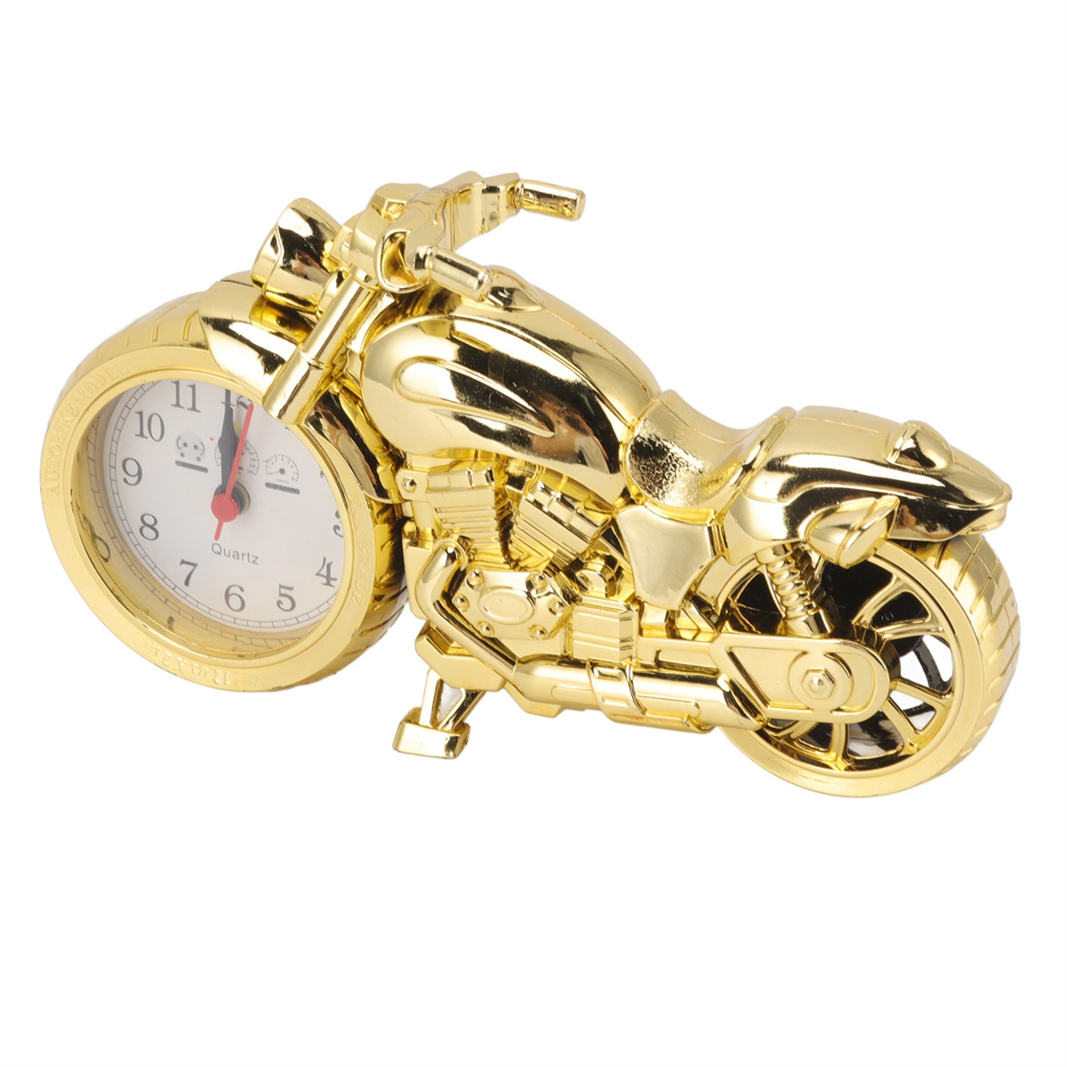 Eine goldene Motorraduhr zeigt die Uhrzeit. Sie hat ein weißes Zifferblatt und rote Zeiger.