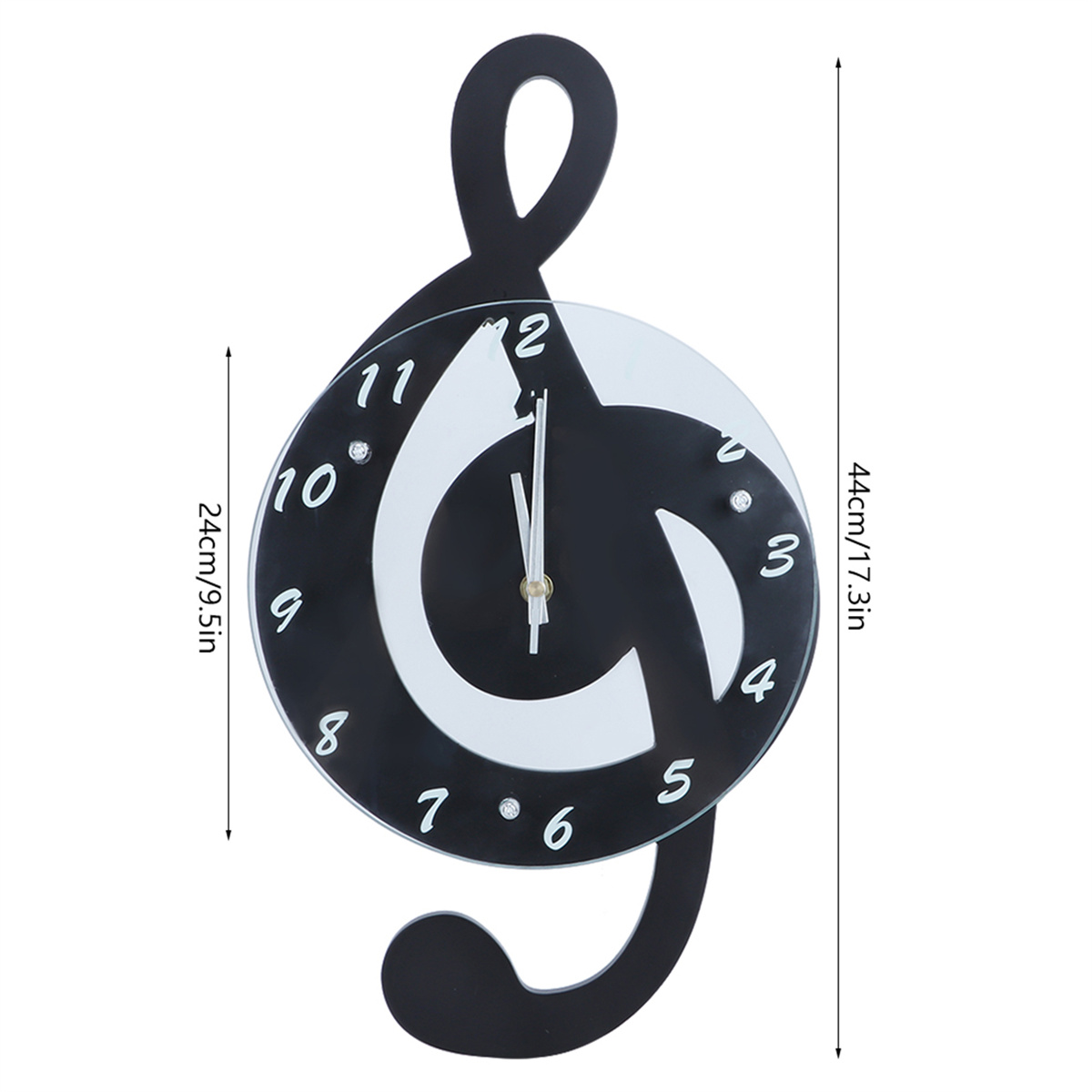 Eine schwarze Notenschlüssel-Uhr mit weißen Zahlen und Zeigern auf weißem Hintergrund.