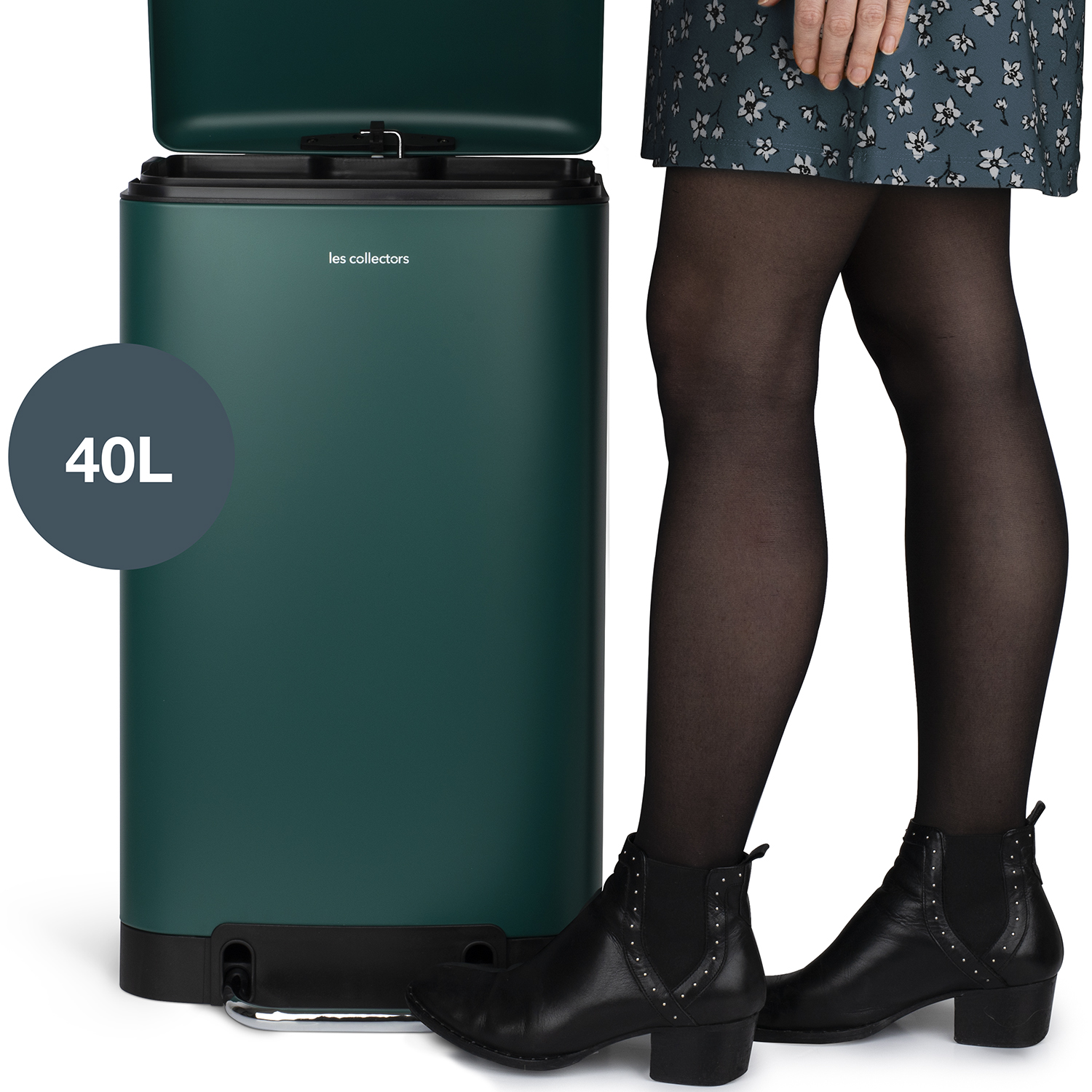 Pattumiera verde con la scritta "les collecteurs" e un'etichetta 40L.