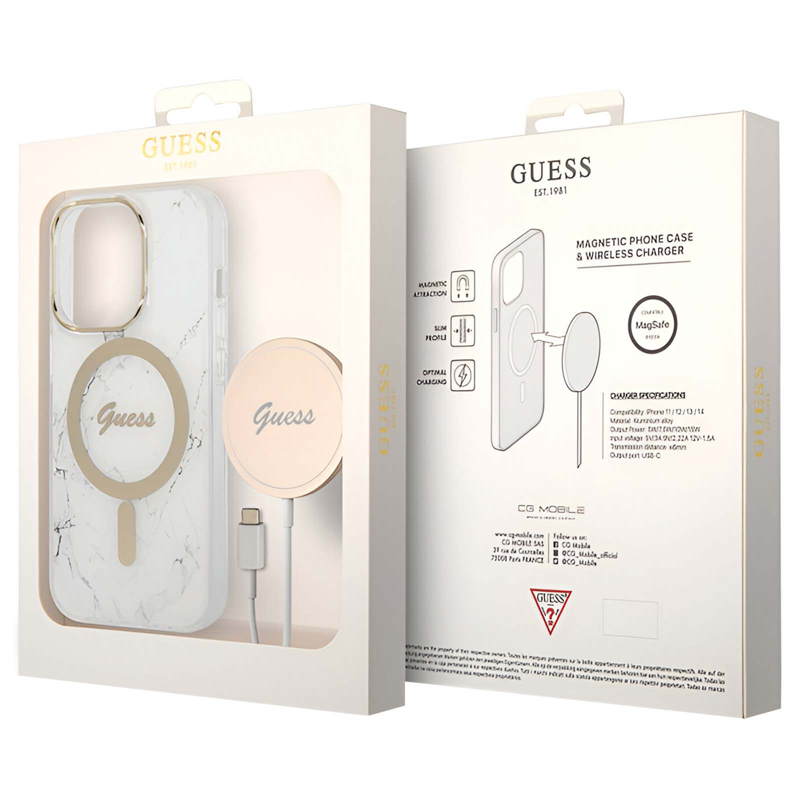 Custodia per telefono bianca e oro e caricabatterie wireless in una scatola. Sfondo bianco.