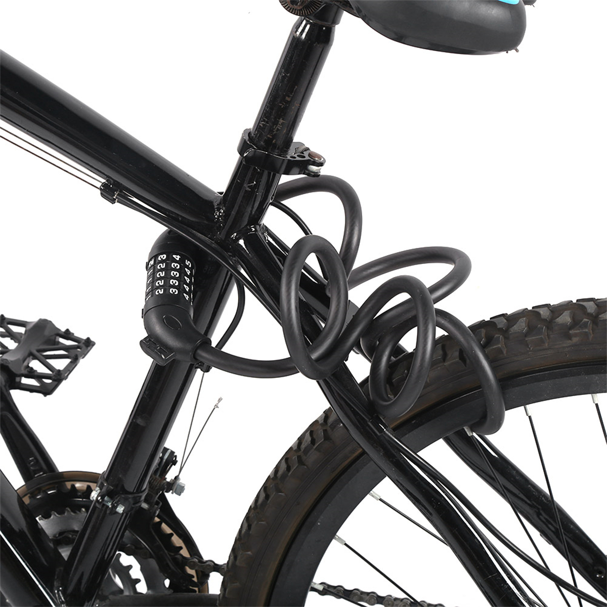Ein schwarzes Fahrrad mit einem schwarzen Zahlenschloss am Rahmen und Rad befestigt.