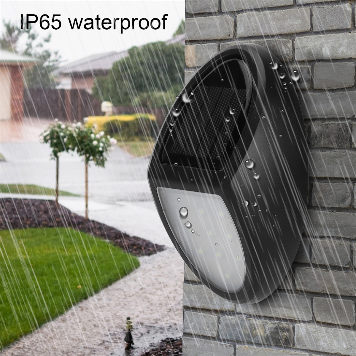 Ein schwarzes, wasserdichtes IP65-Solarlicht, das an einer Ziegelmauer montiert ist, während es regnet.
