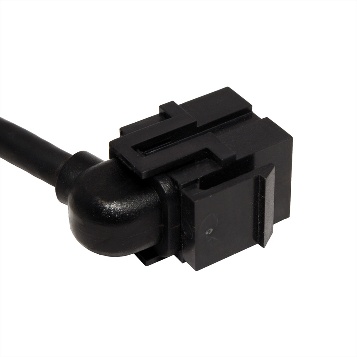 Nahaufnahme eines schwarzen Steckers mit Draht. Der Stecker ist quadratisch mit rechteckiger Form.