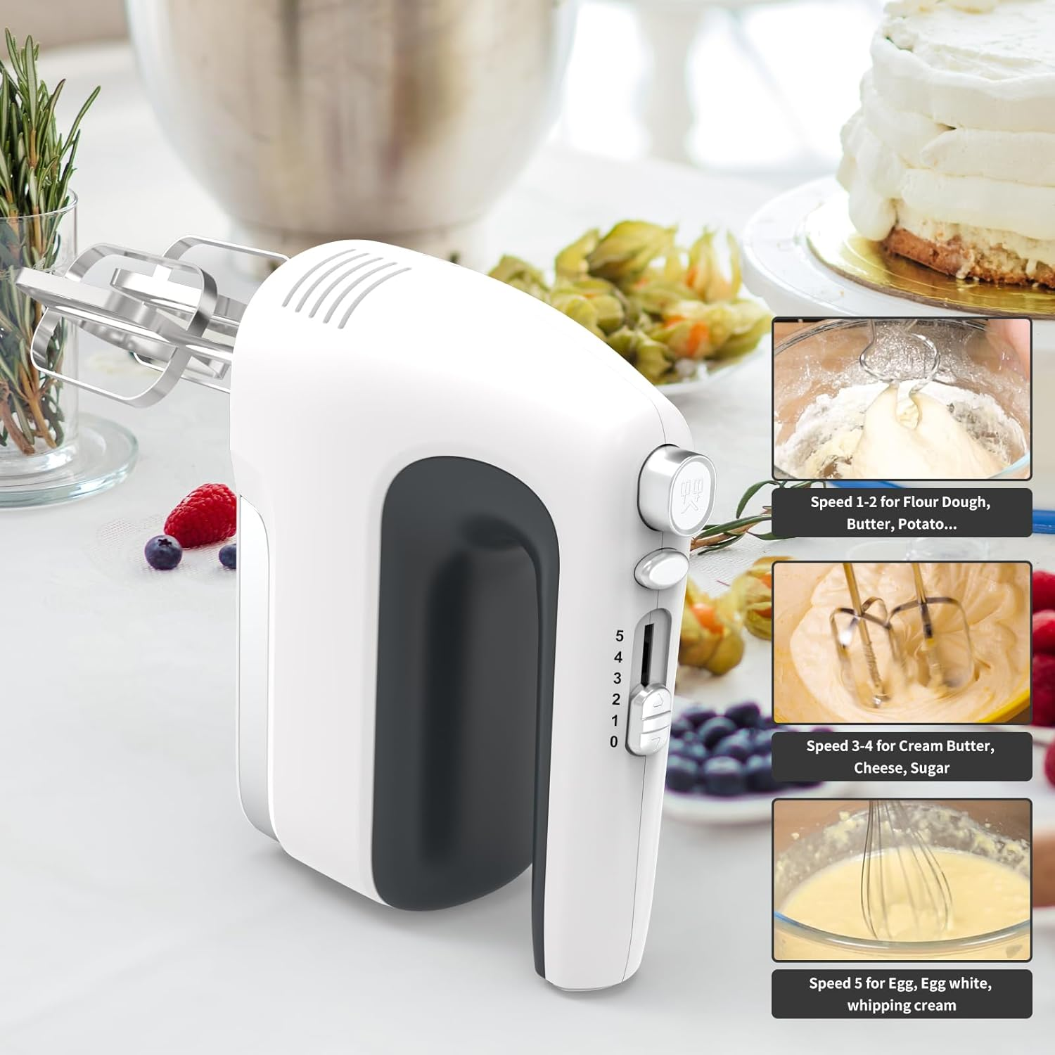 Weißer Handmixer mit schwarzem Griff. Bilder zeigen Geschwindigkeiten für Mehl, Butter, Eier.