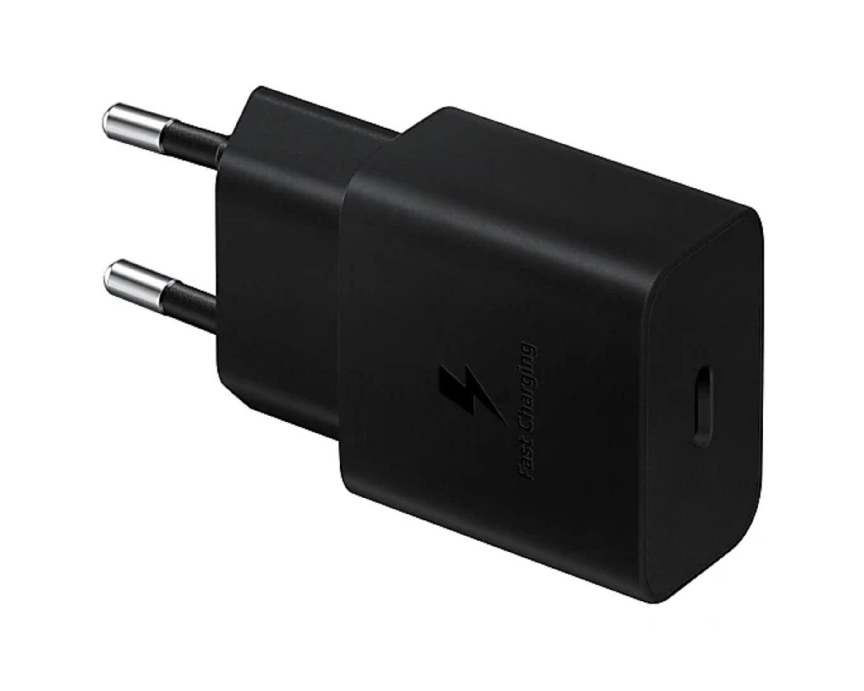 Adaptador de carga rápida Samsung negro con un símbolo de rayo.