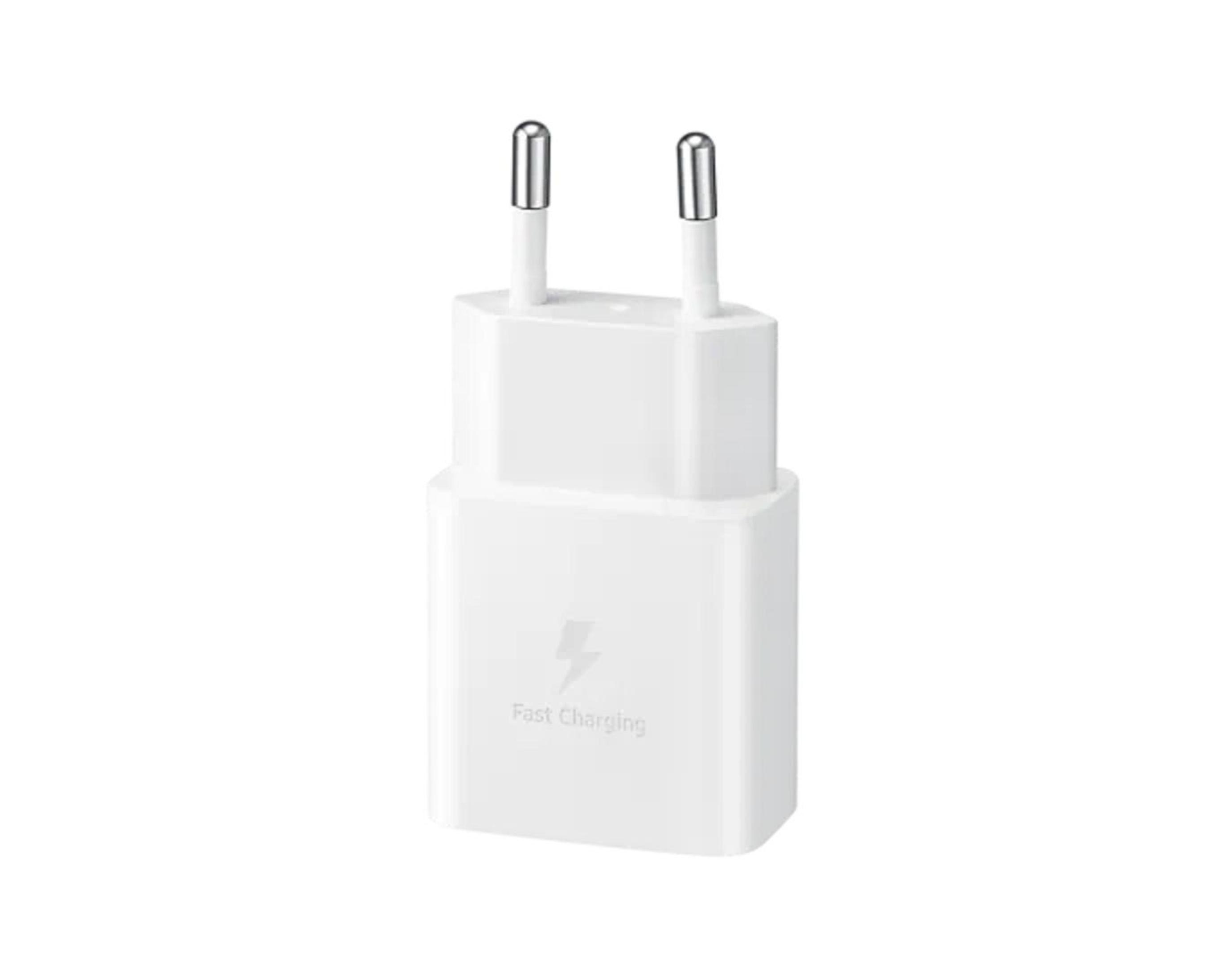 Un adaptador de carga rápida blanco con dos clavijas. El texto 'Carga rápida' es visible.
