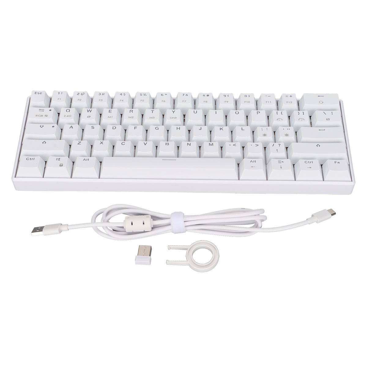 Eine weiße 60% Tastatur mit Tastenkappen, Kabel und Werkzeug, freigestellt, für den PC-Einsatz.