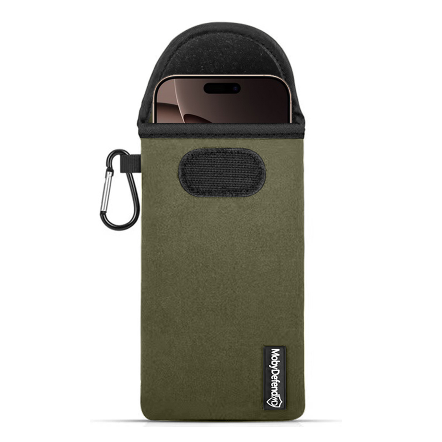 Olijfgroene telefoonhoes met zwarte rand en een karabijnhaak. Er zit een telefoon in.