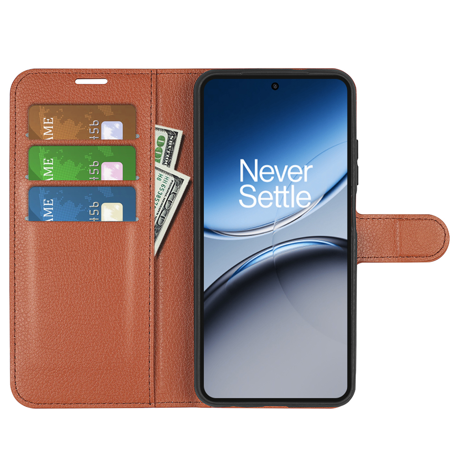 Bruine telefoonhoes open met kaarten, geld en een telefoon met "Never Settle".