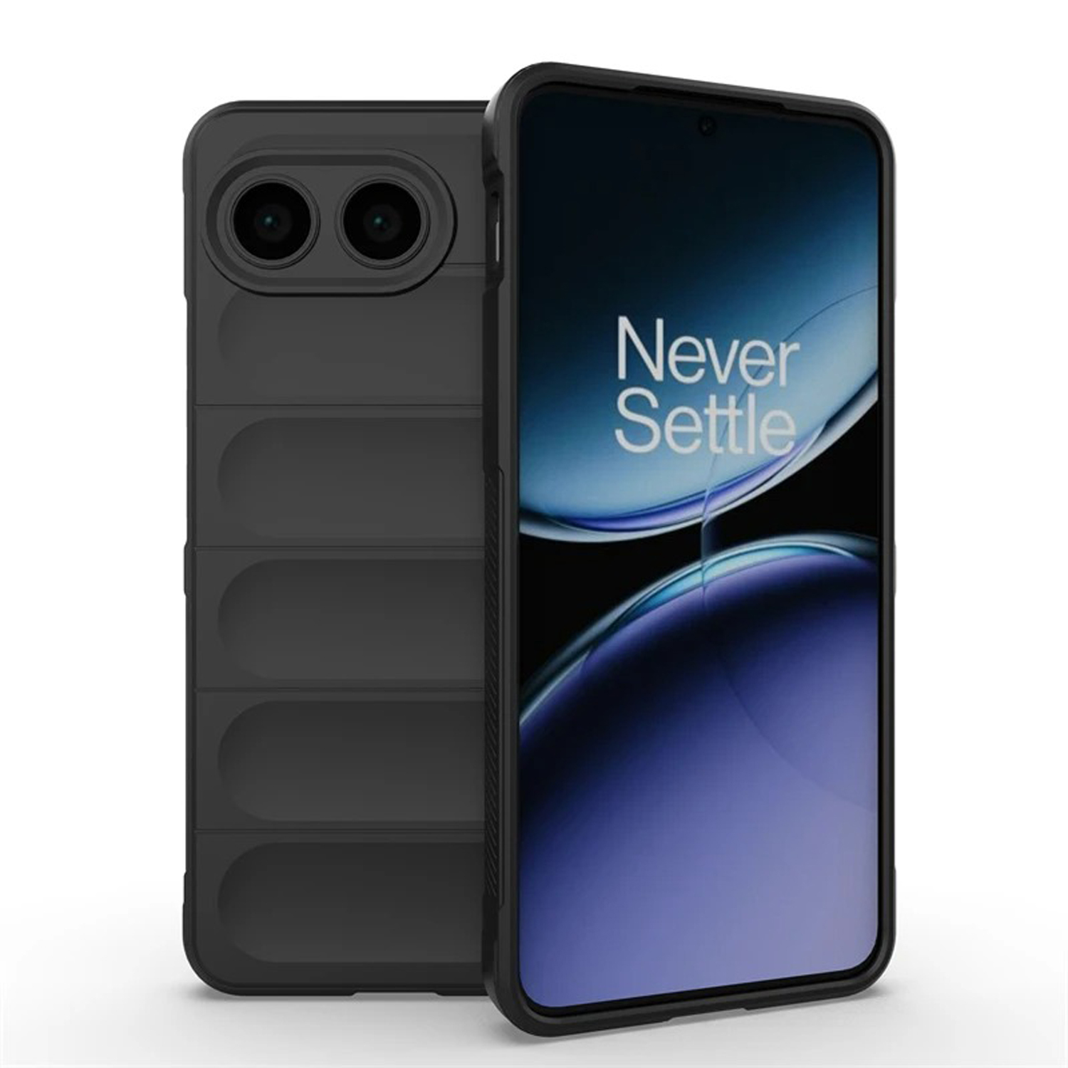 Zwarte telefoonhoes met twee cameragaten. Een telefoon met "Never Settle" op het scherm wordt getoond.
