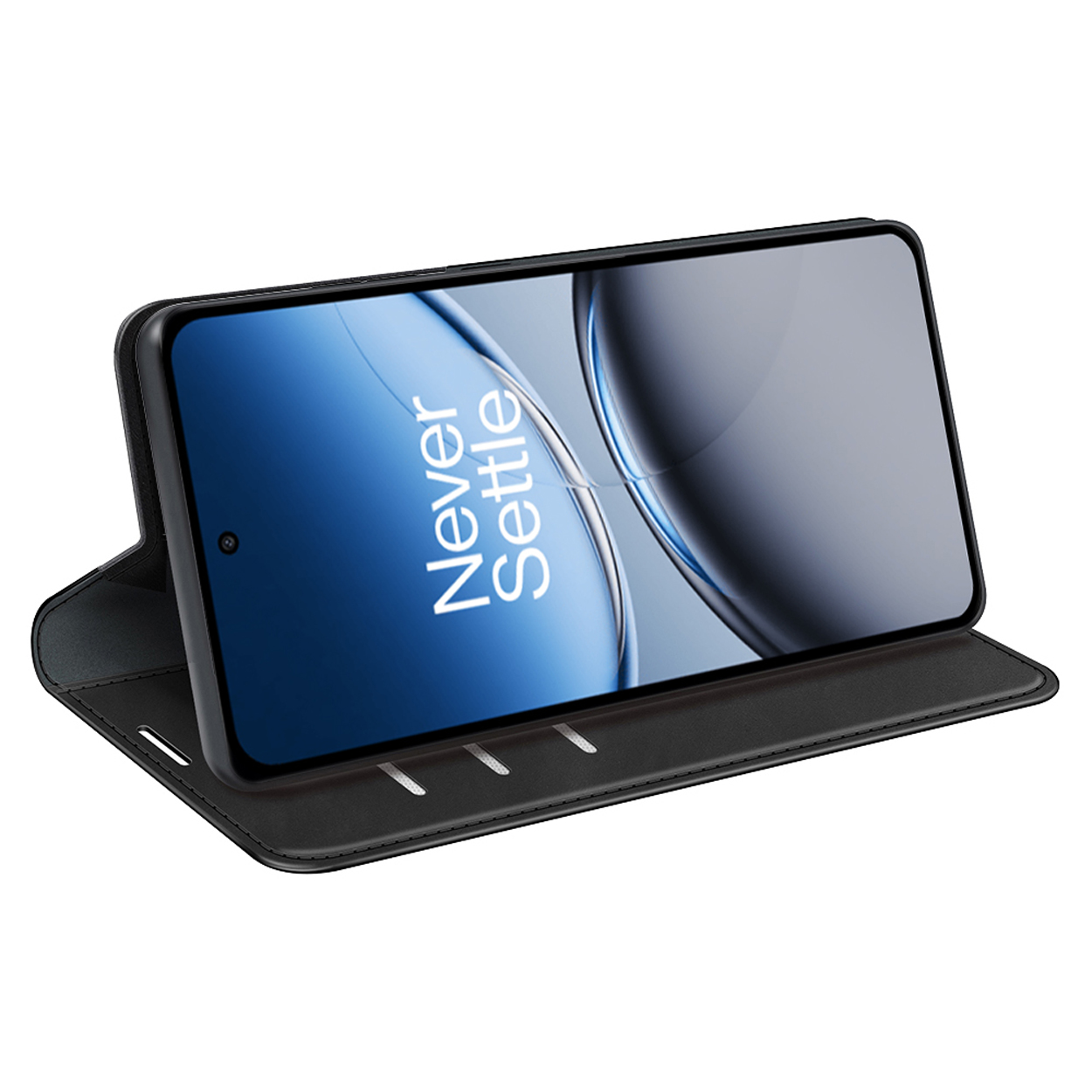 Zwarte smartphone in een zwarte hoes op een wit oppervlak. Het scherm zegt "Never Settle".