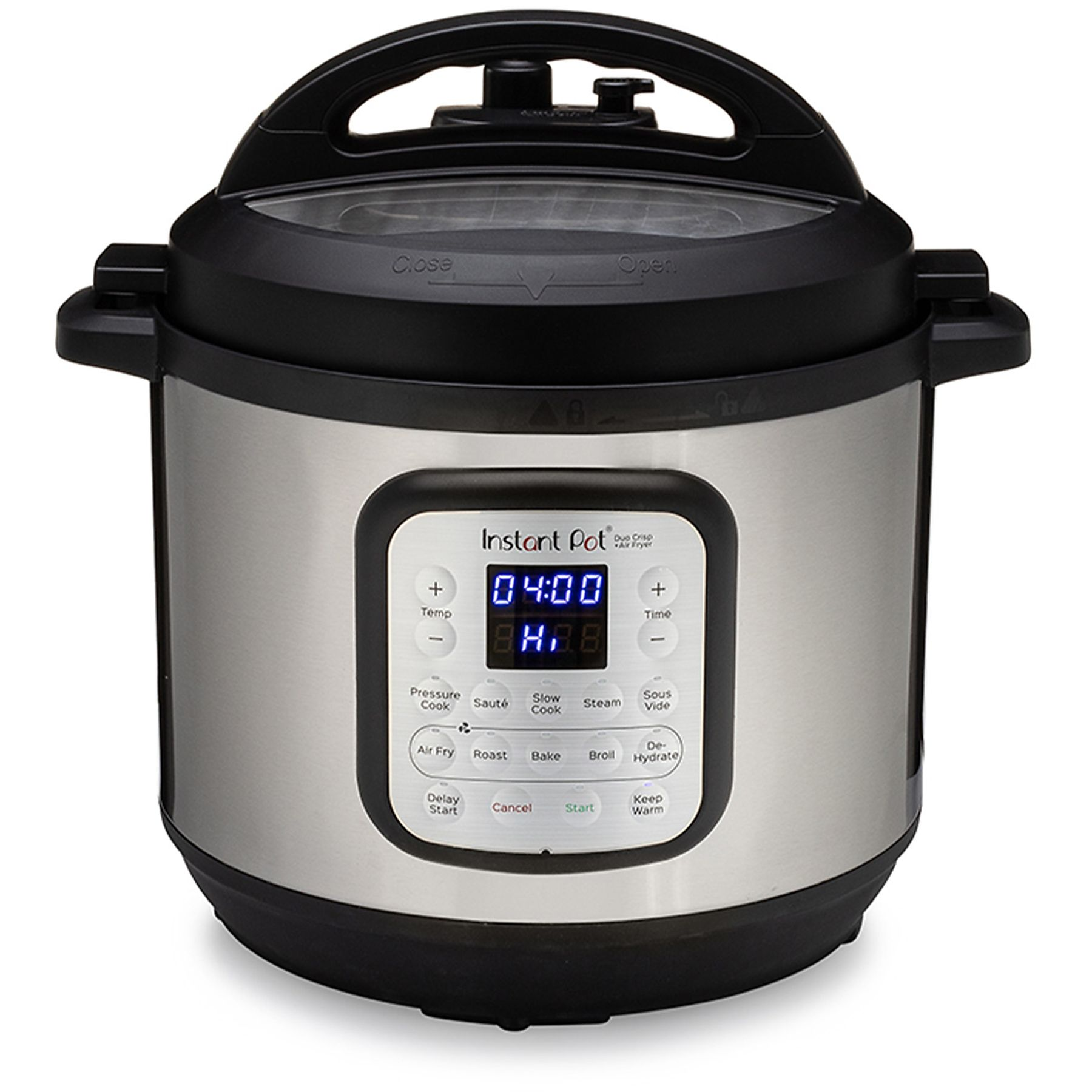 Una Instant Pot con il coperchio chiuso. Il display mostra l'ora e le opzioni di cottura. La pentola è argentata e nera.