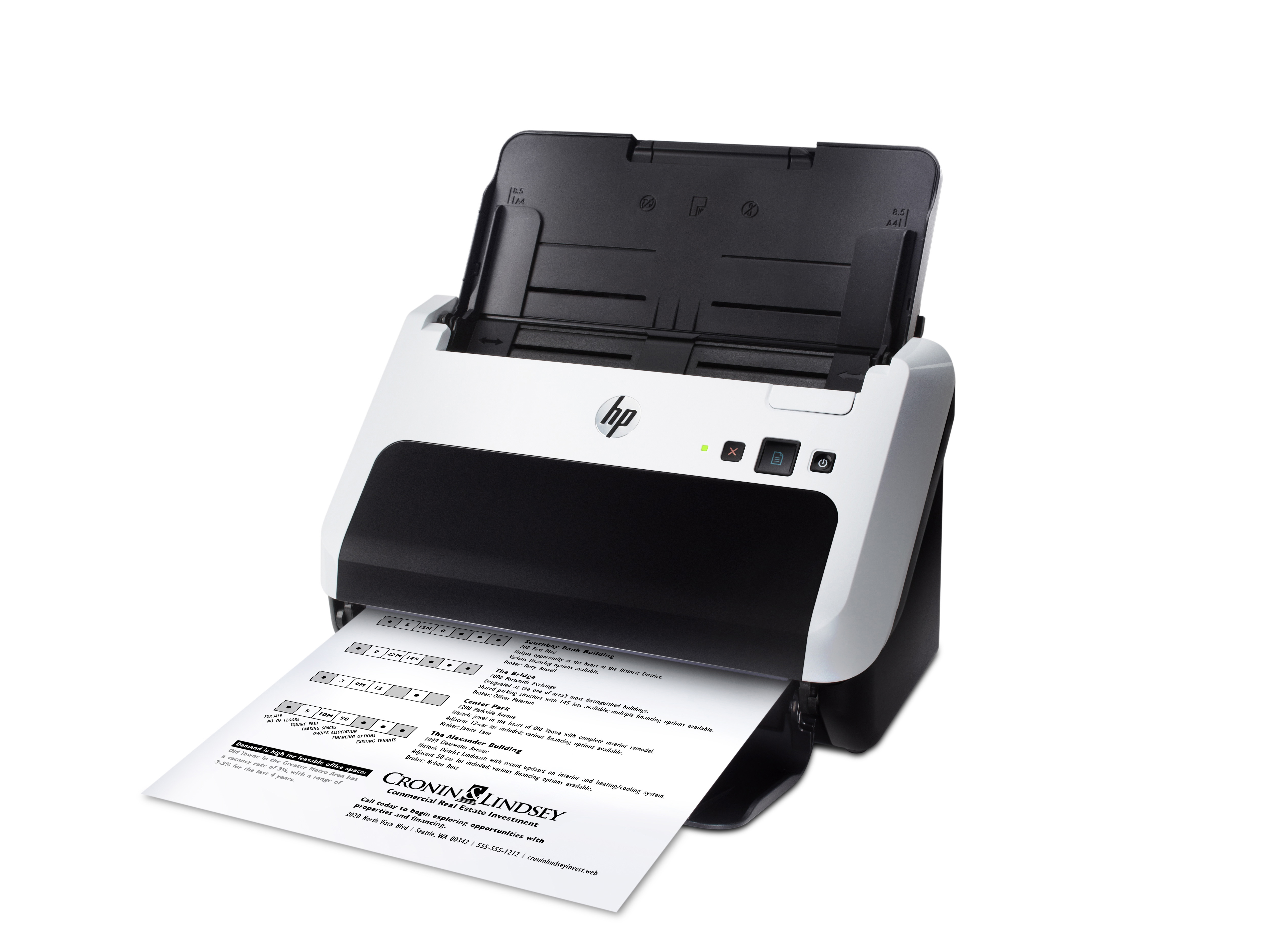 Ein HP-Scanner mit einem Dokument darin, auf weißem Hintergrund.