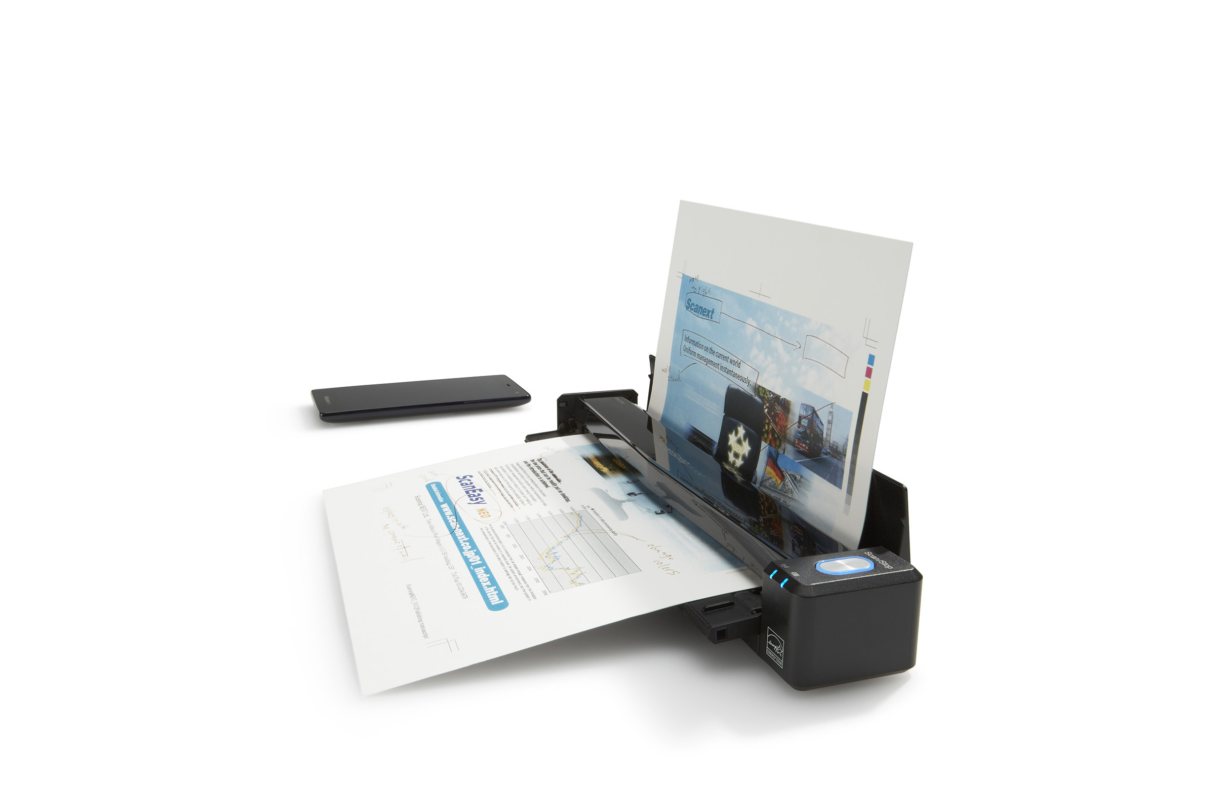 Ein Dokumentenscanner mit einem gescannten Dokument. Es gibt ein schwarzes Gerät und ein schwarzes Tablet.
