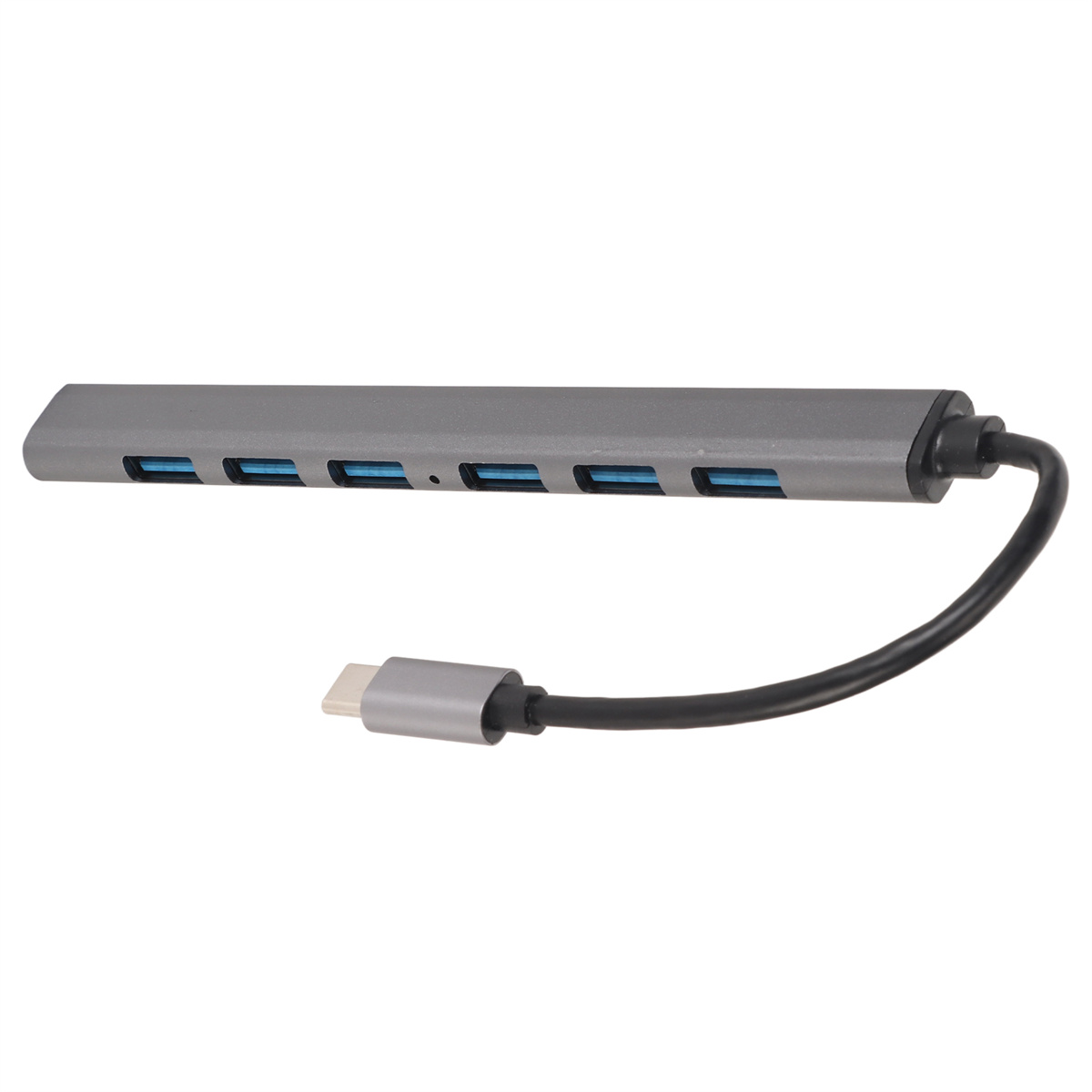 Grauer USB-Hub mit mehreren Anschlüssen. Verbunden mit einem schwarzen Kabel und einem silbernen USB-C-Anschluss, auf weißem Hintergrund.