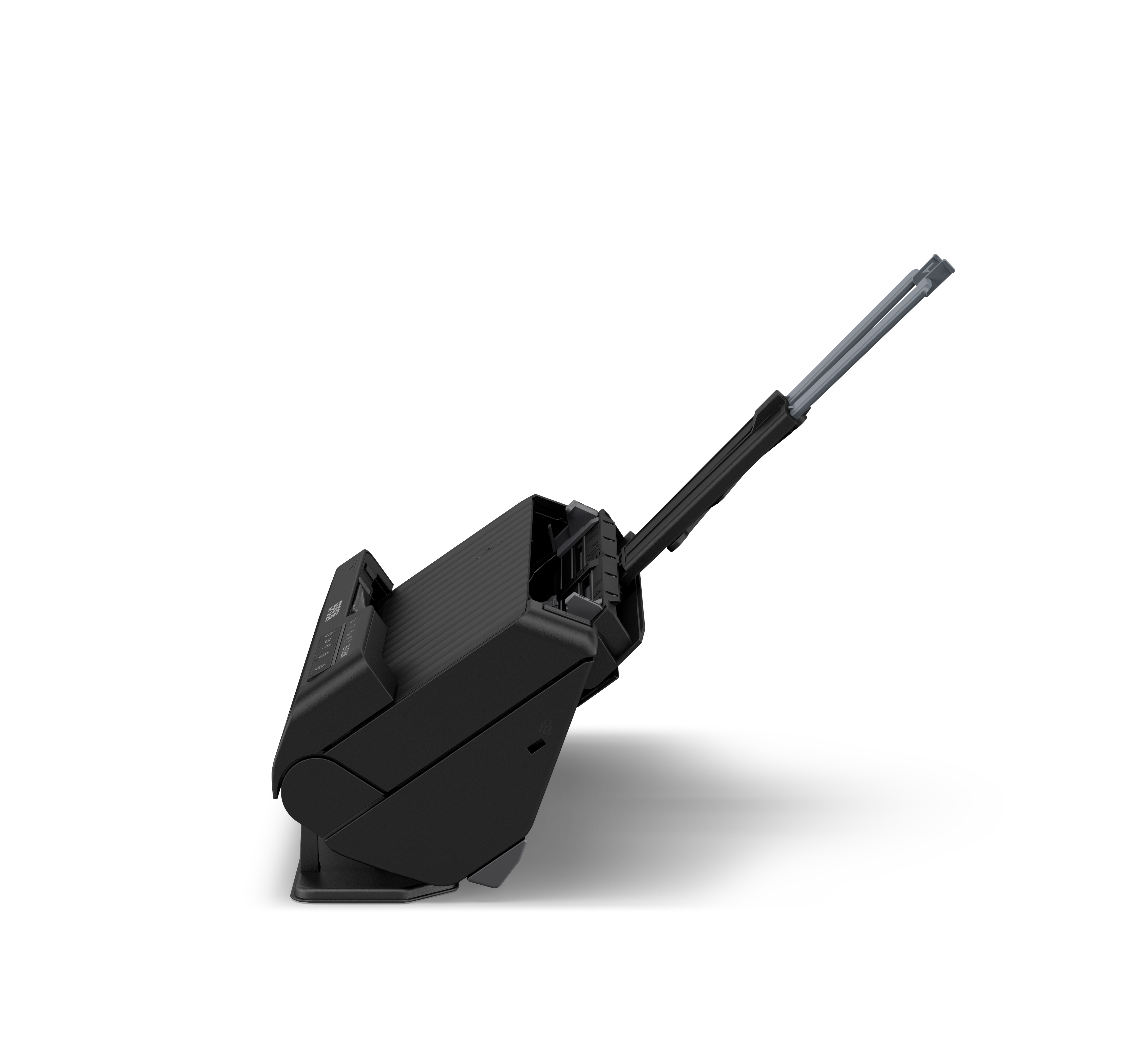 Czarny skaner biurowy. Część skanująca jest otwarta. Białe tło.