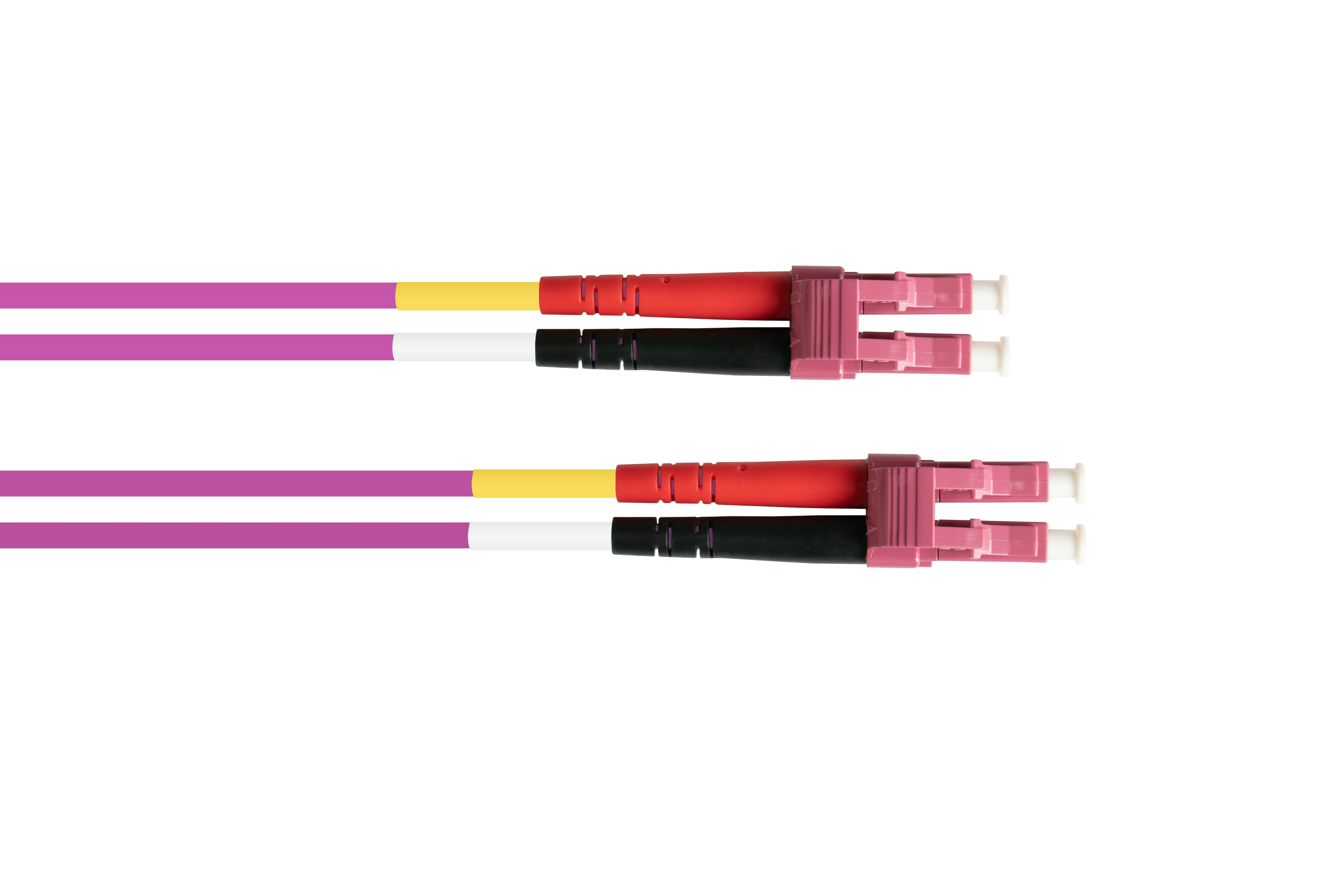 Zwei Glasfaserkabel mit Steckern. Lila Kabel mit weißen, gelben, roten und rosa Steckern.