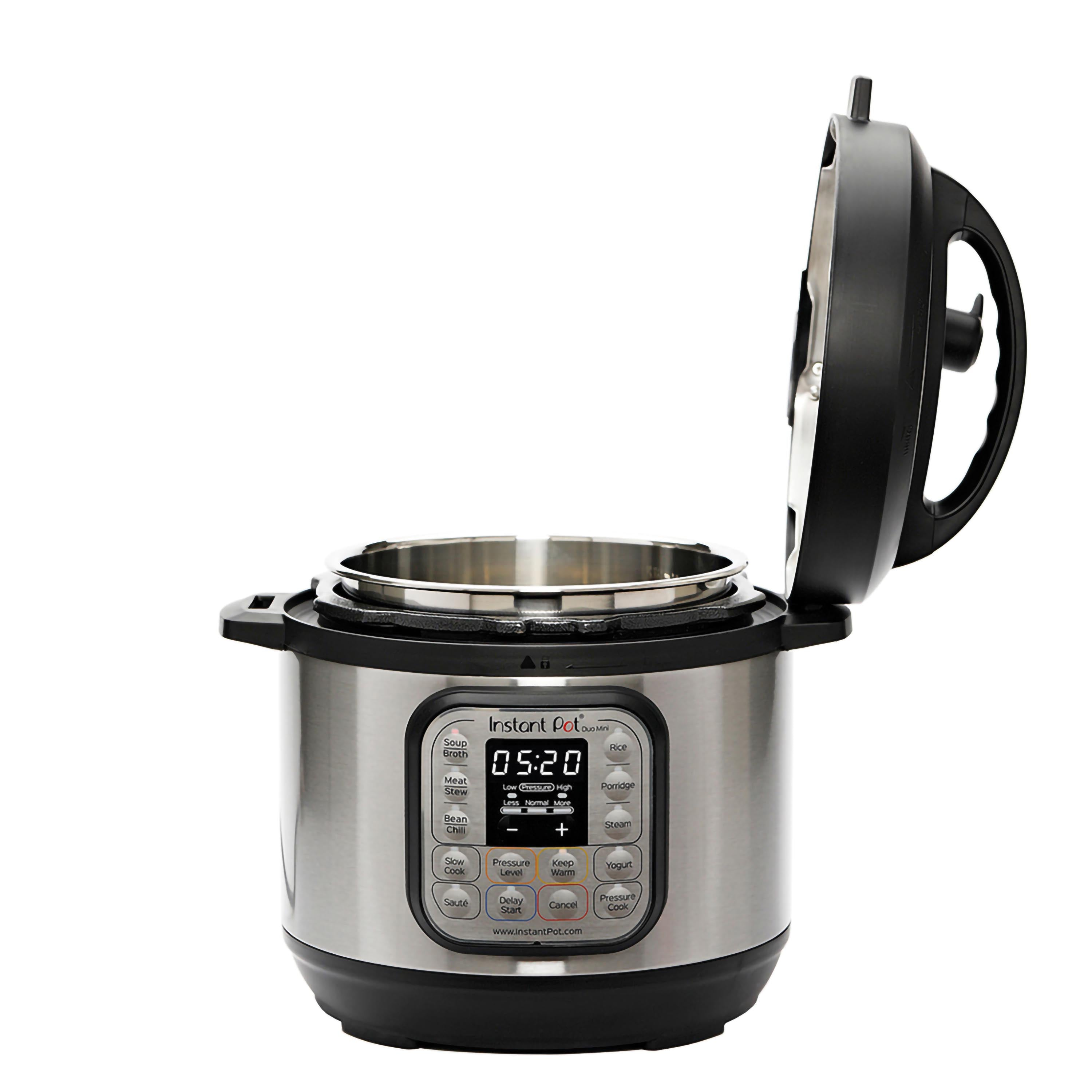 Un Instant Pot con il coperchio aperto, che mostra l'interno. È argento e nero.
