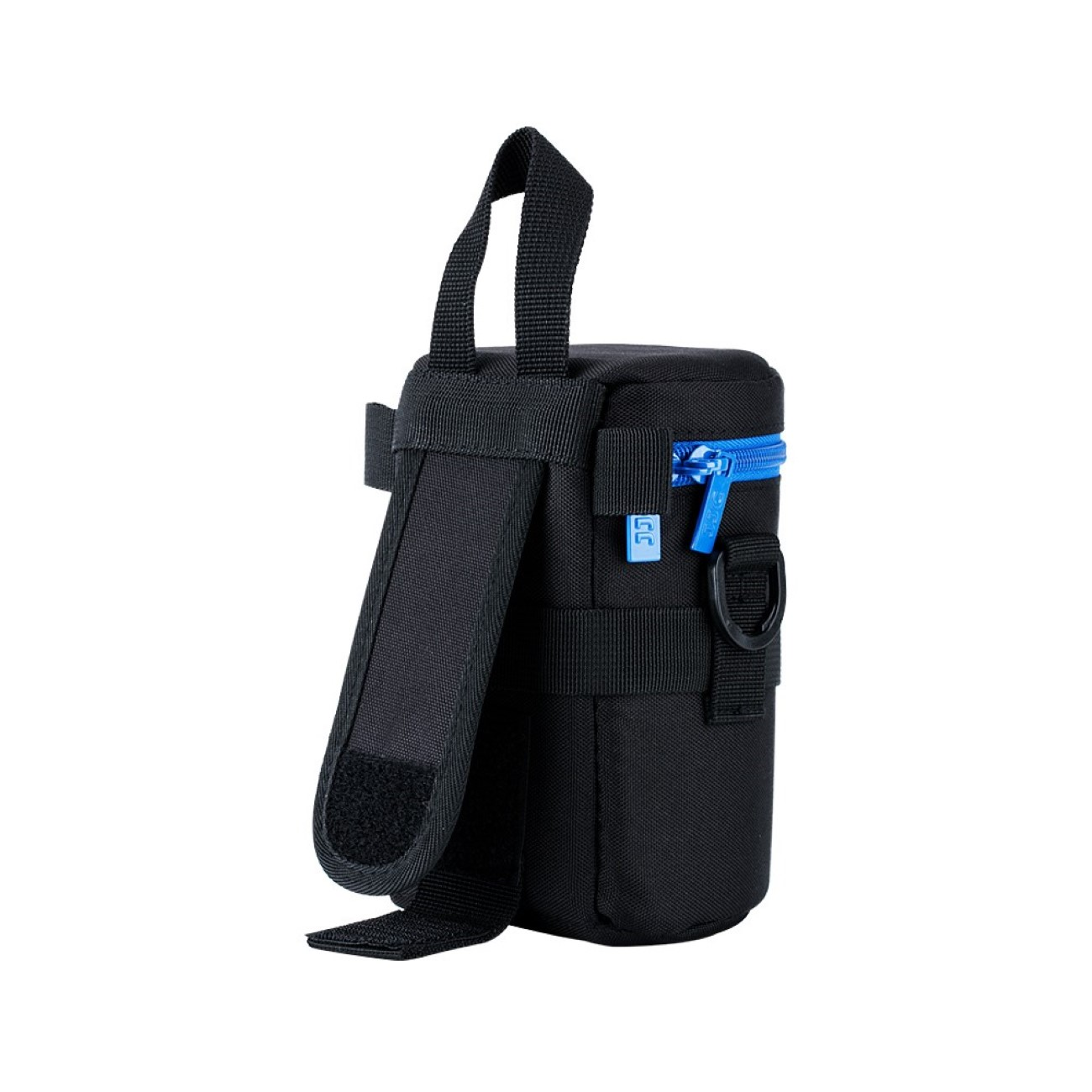 Schwarze Kameratasche mit blauem Reißverschluss. Es hat einen Griff, einen Riemen und einen Klettverschluss.